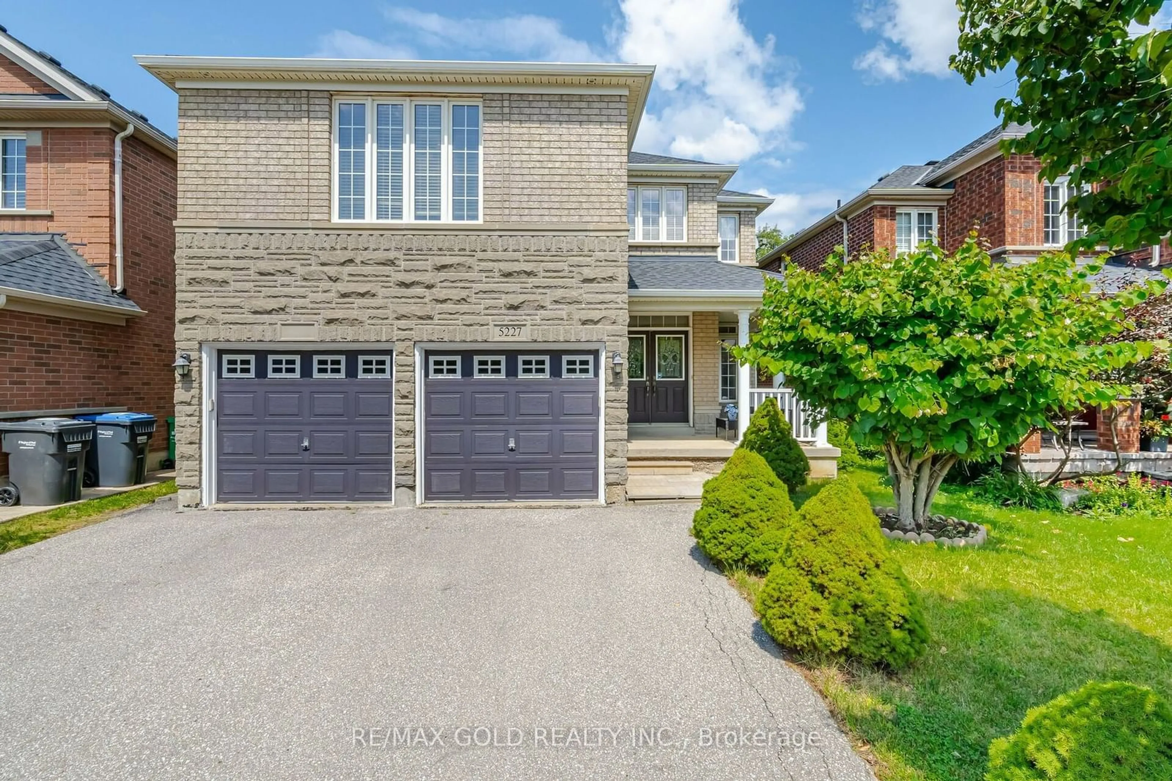 Frontside or backside of a home for 5227 Misty Pine Cres, Mississauga Ontario L5M 8C1