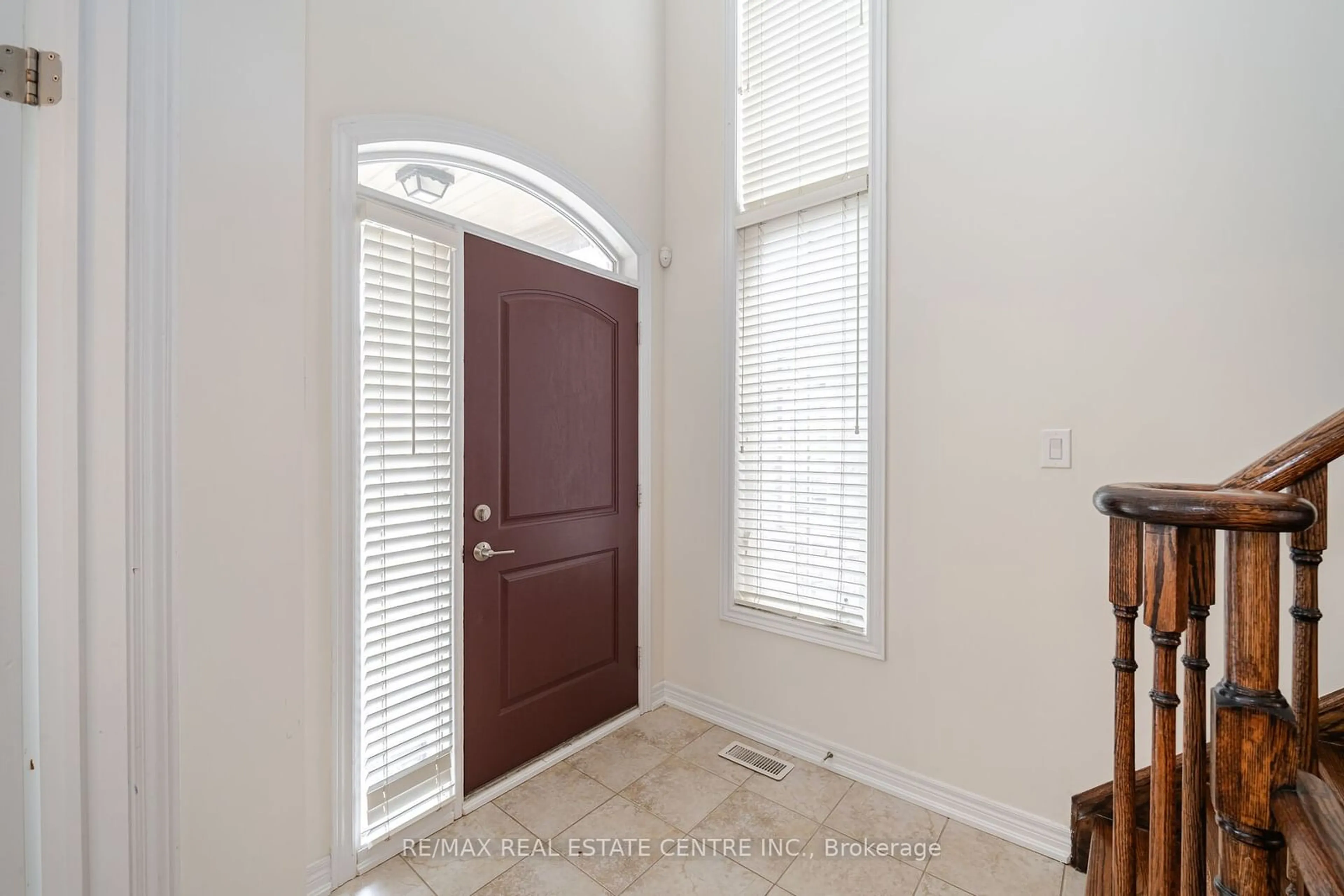 Indoor entryway for 5358 Mallory Rd, Mississauga Ontario L5M 0J3