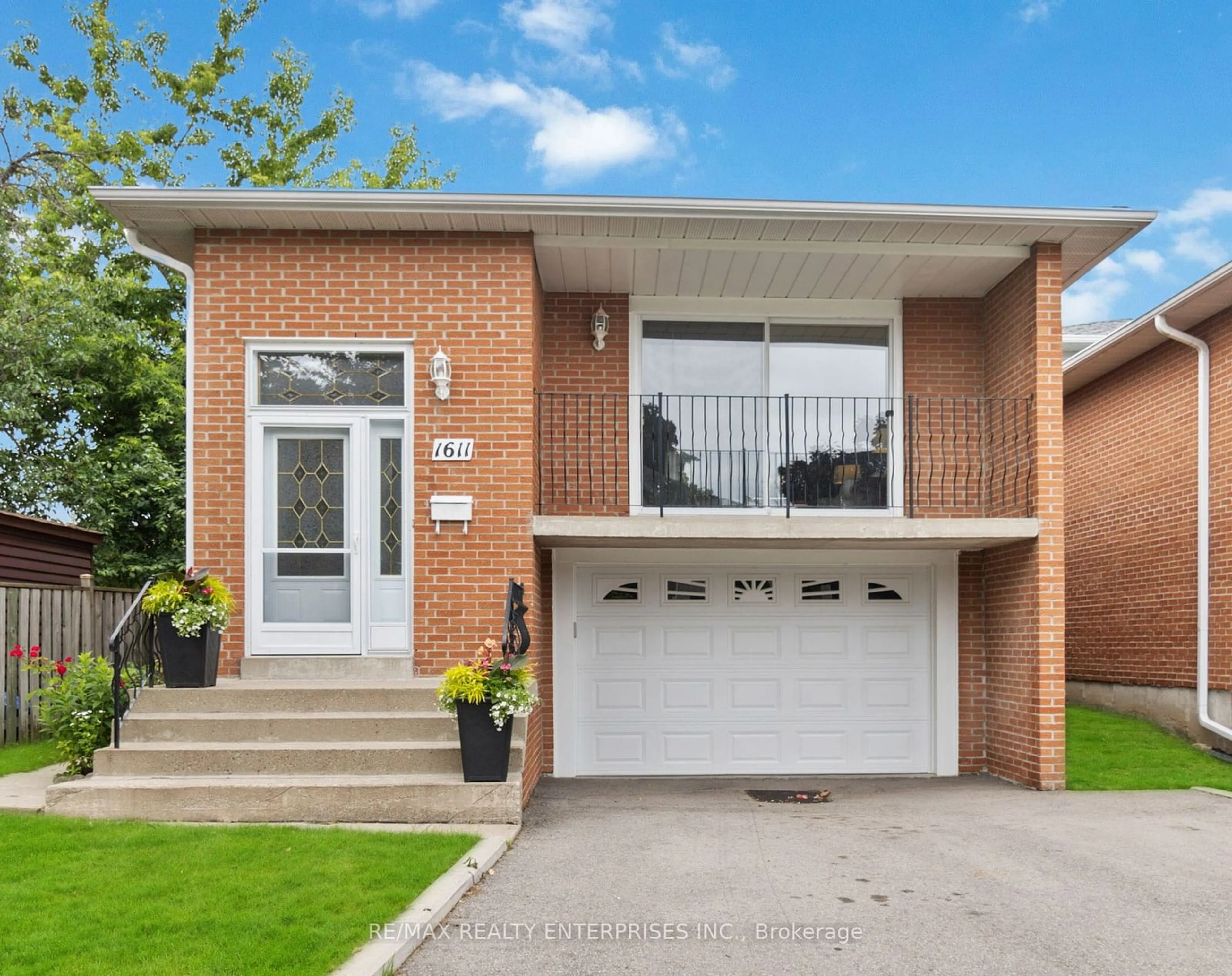 Home with brick exterior material for 1611 Lewes Way, Mississauga Ontario L4W 3H5