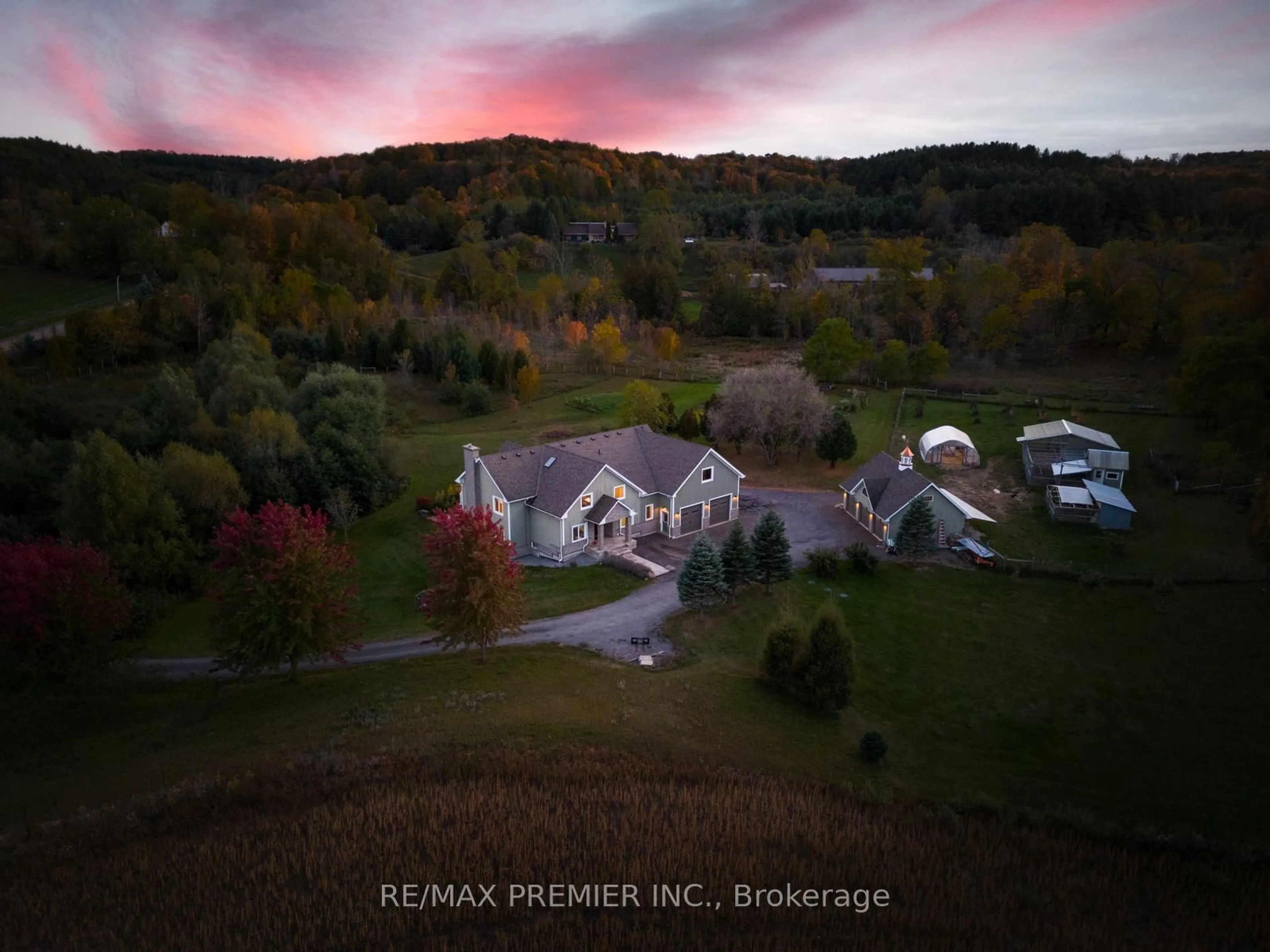 Frontside or backside of a home for 6808 Coolihans Sdrd, Caledon Ontario L7K 0P9