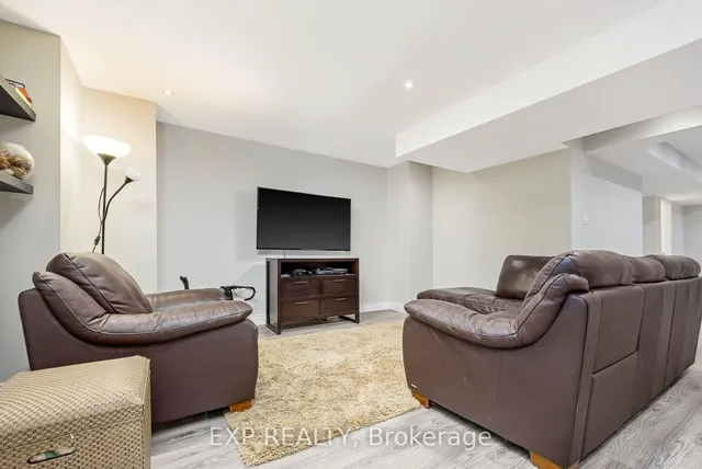 Additional property image - 599 Nairn Circ
