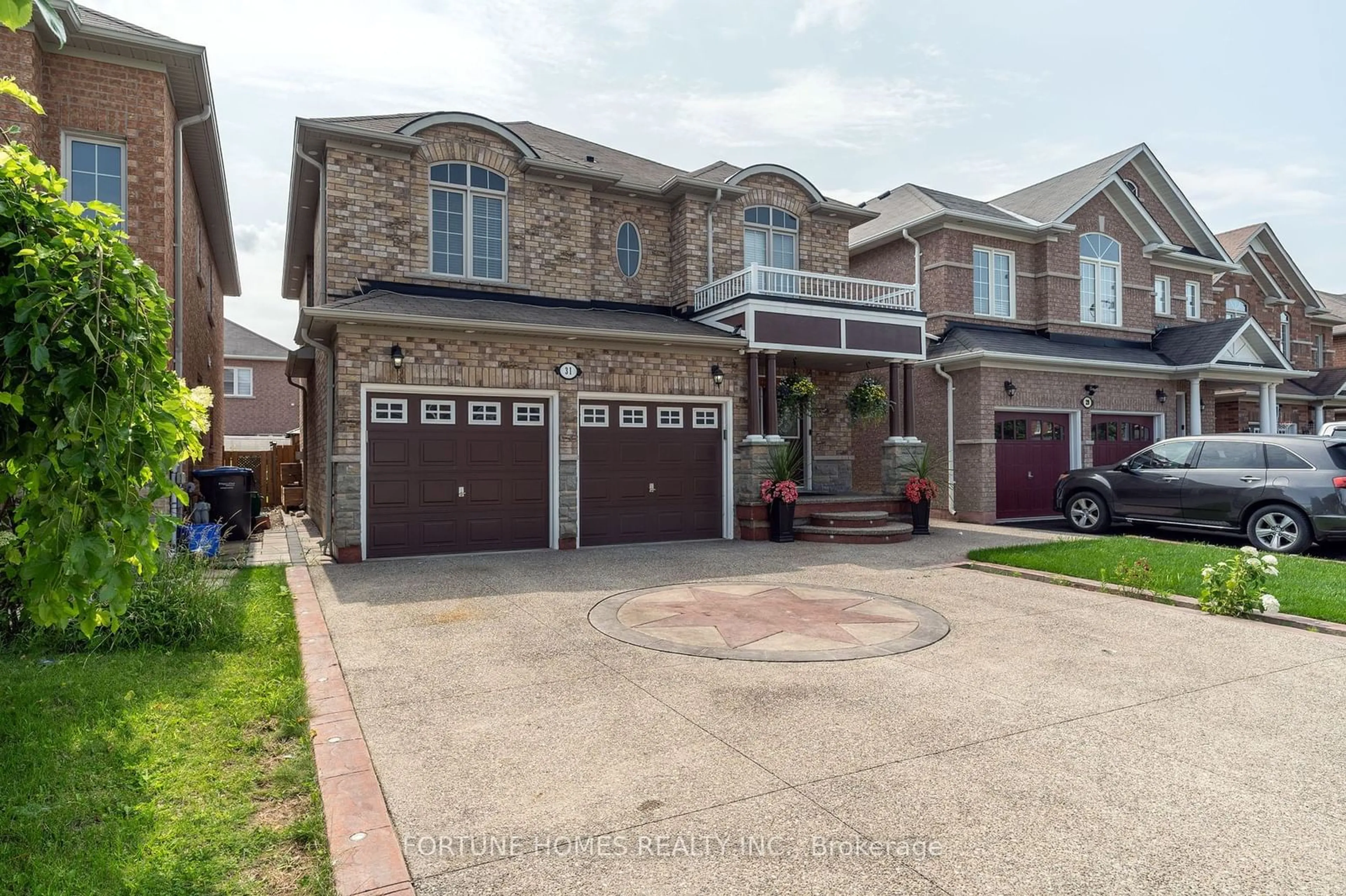 Home with brick exterior material for 31 Mountland Rd, Brampton Ontario L6P 2A7