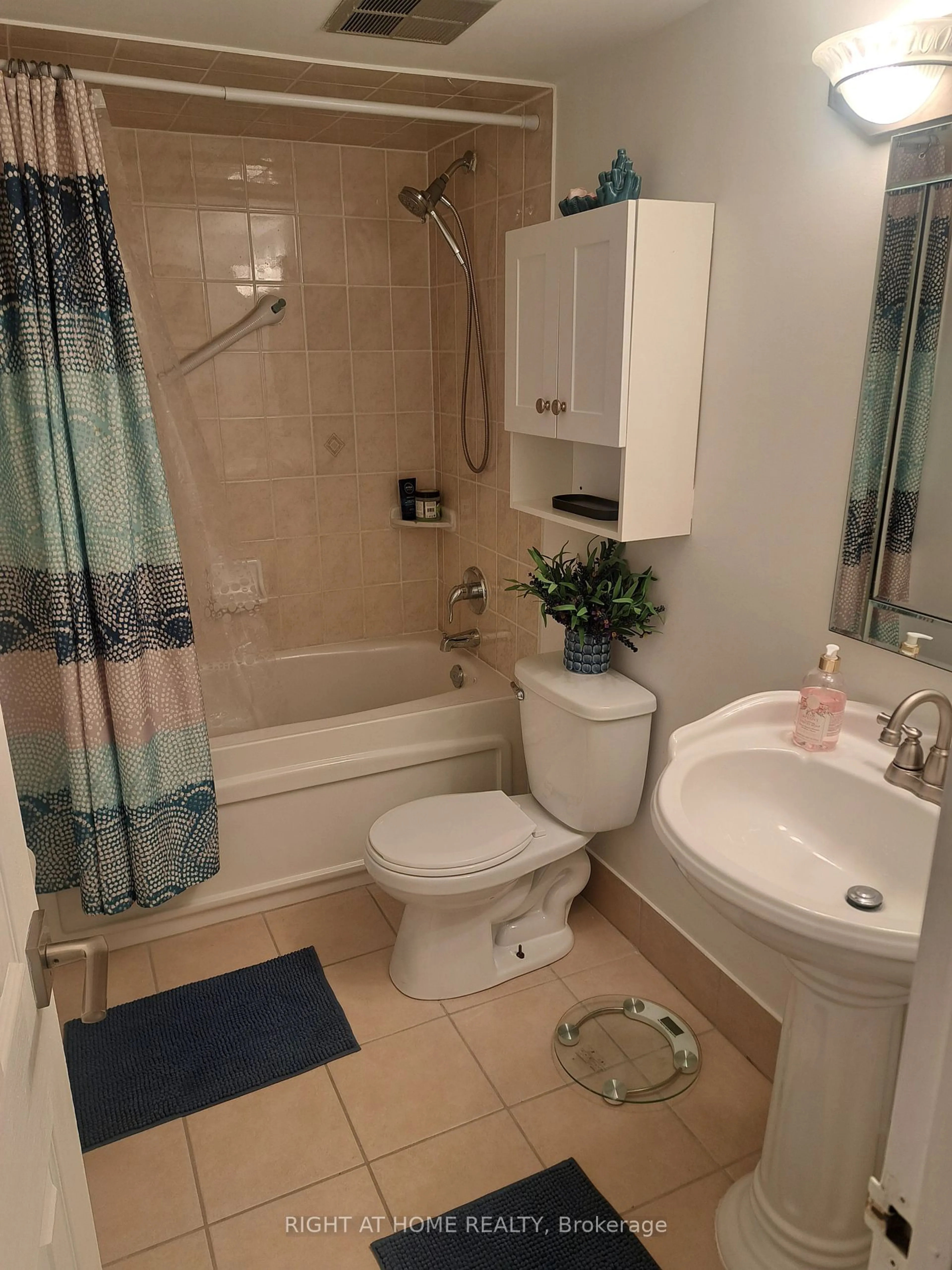 Standard bathroom for 75 Emmett Ave #2014, Toronto Ontario M6M 5A7