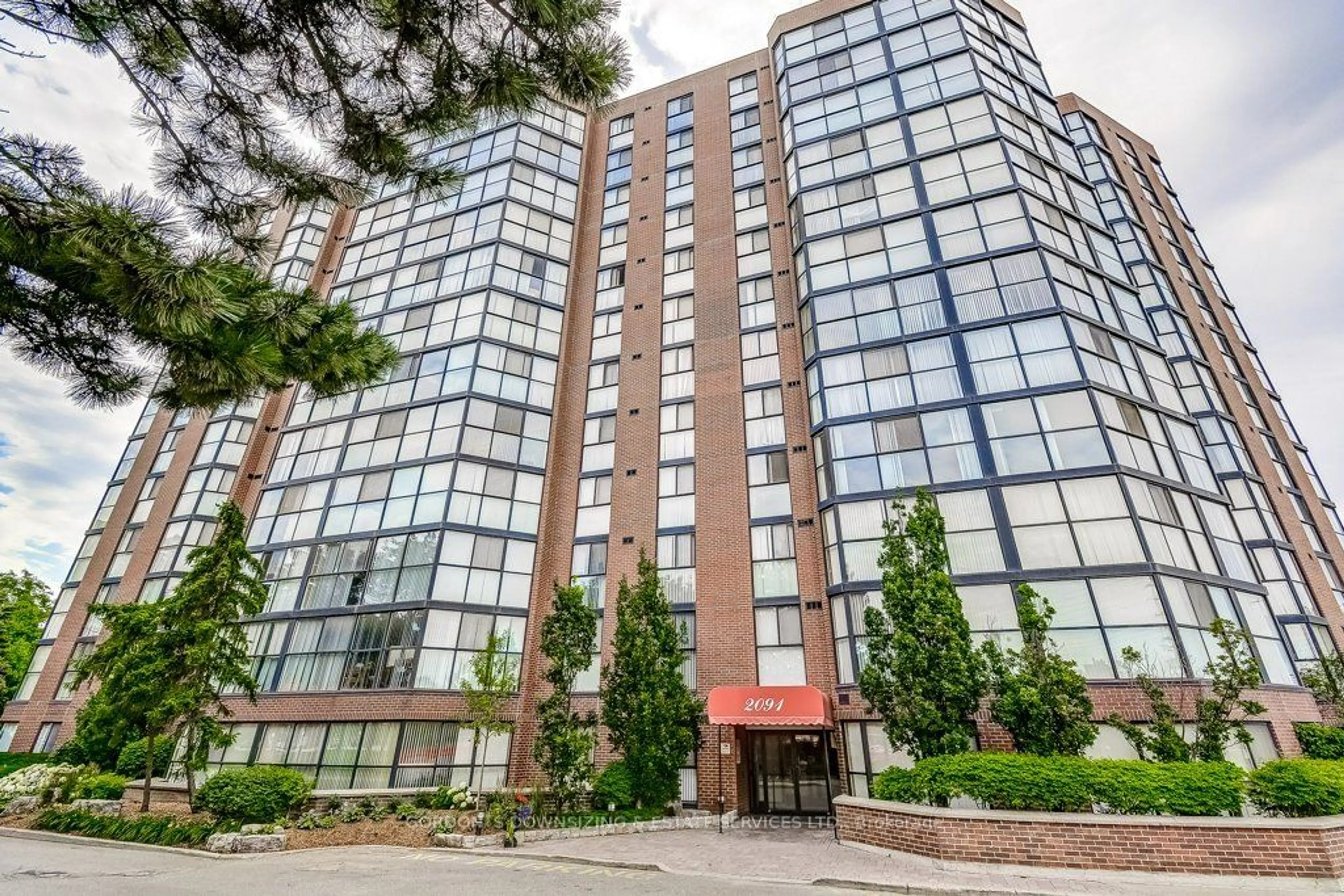 A pic from exterior of the house or condo for 2091 Hurontario St #405, Mississauga Ontario L5A 4E6