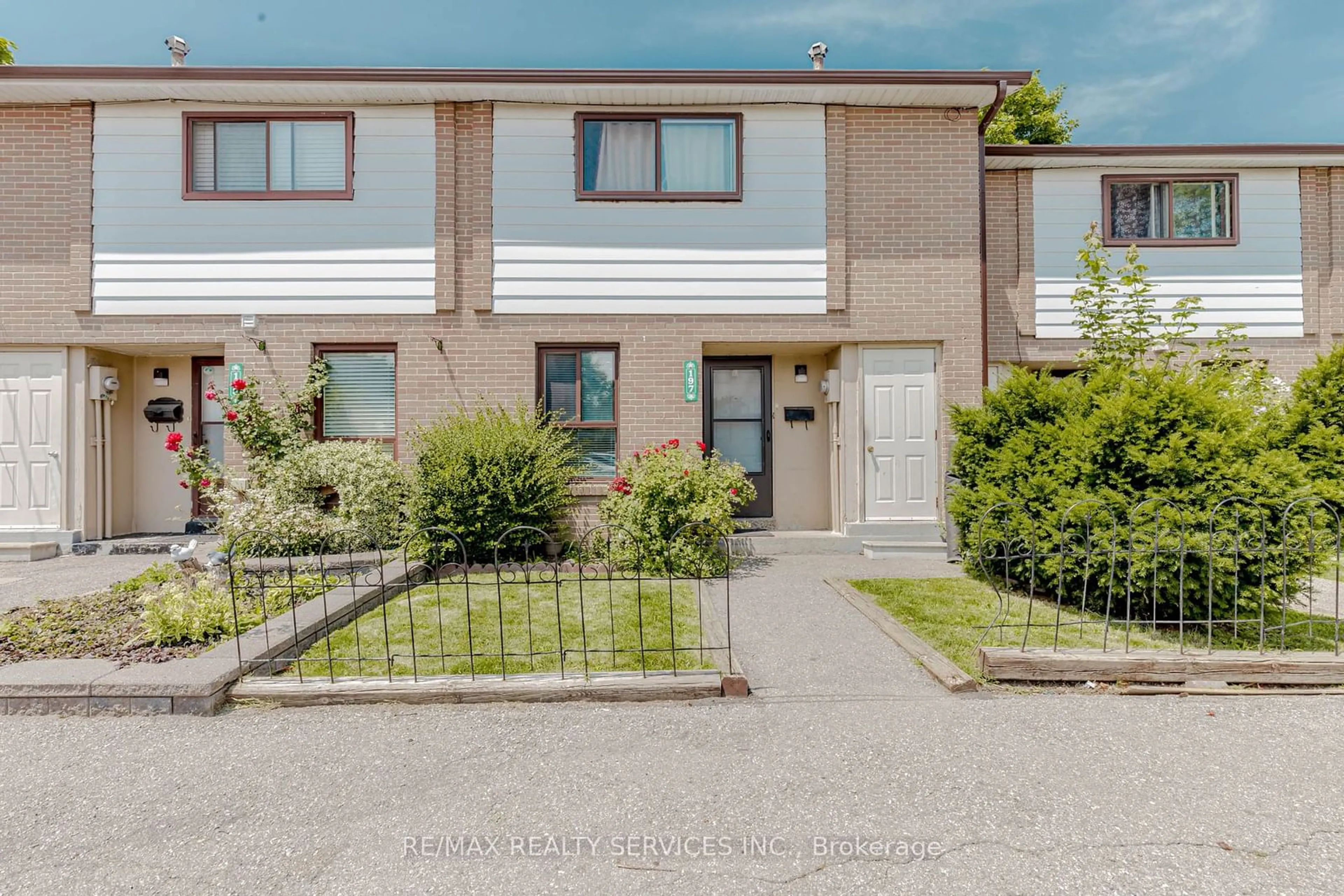 A pic from exterior of the house or condo, the street view for 197 Fleetwood Cres, Brampton Ontario L6T 2E6