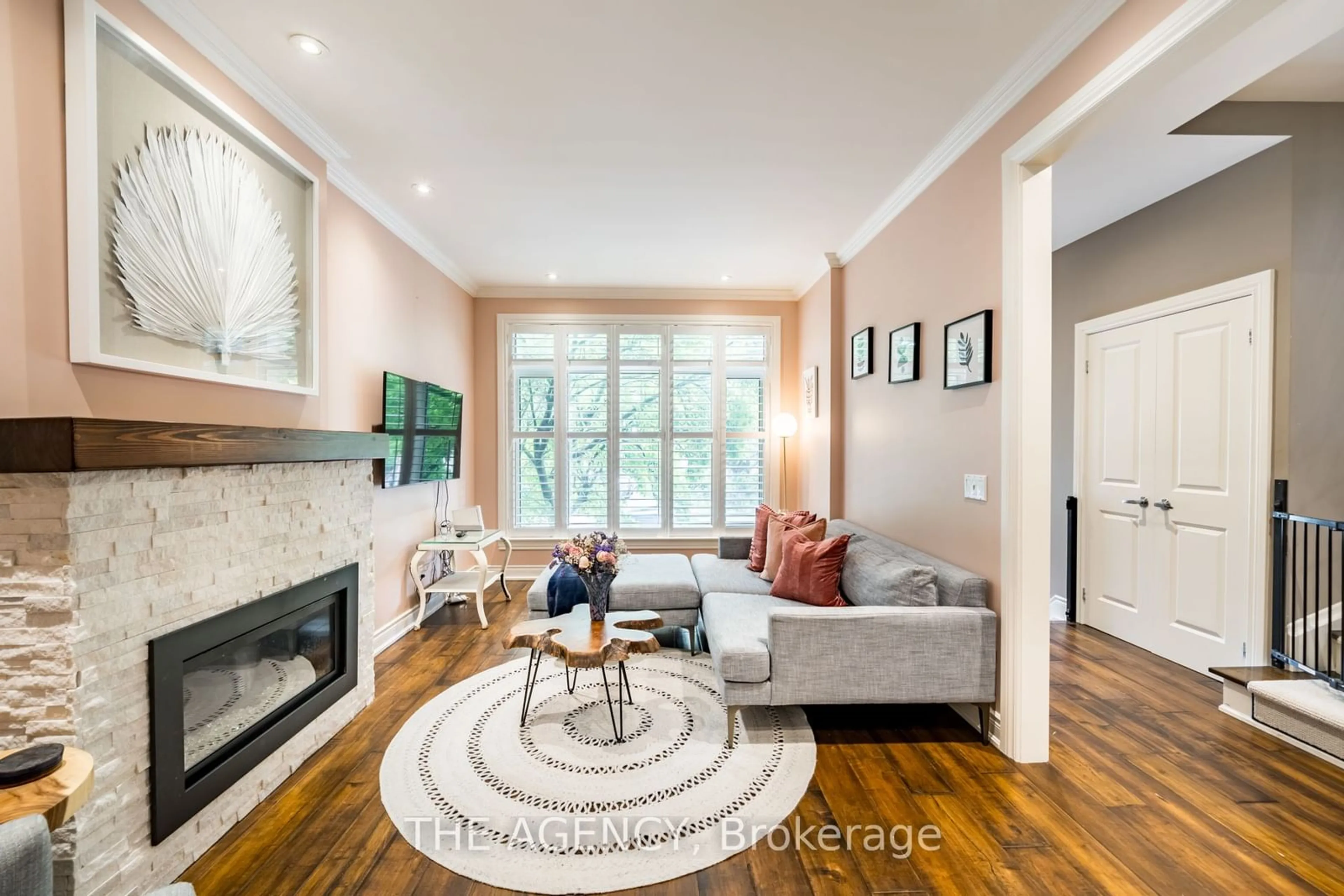 Living room for 176 South Kingsway, Toronto Ontario M6S 3T7
