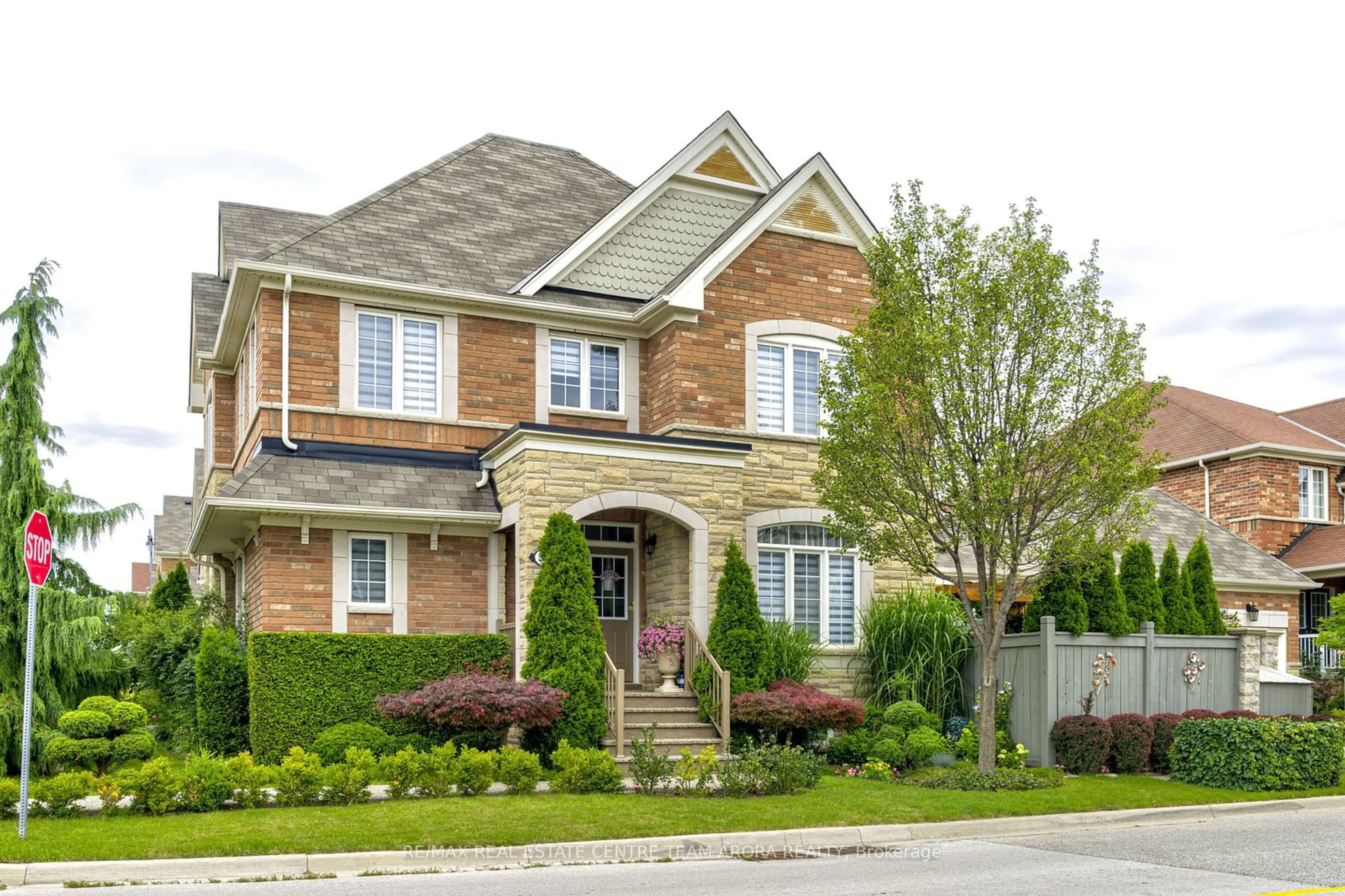 Home with brick exterior material for 36 Twin Falls Rd, Brampton Ontario L6Y 0V3