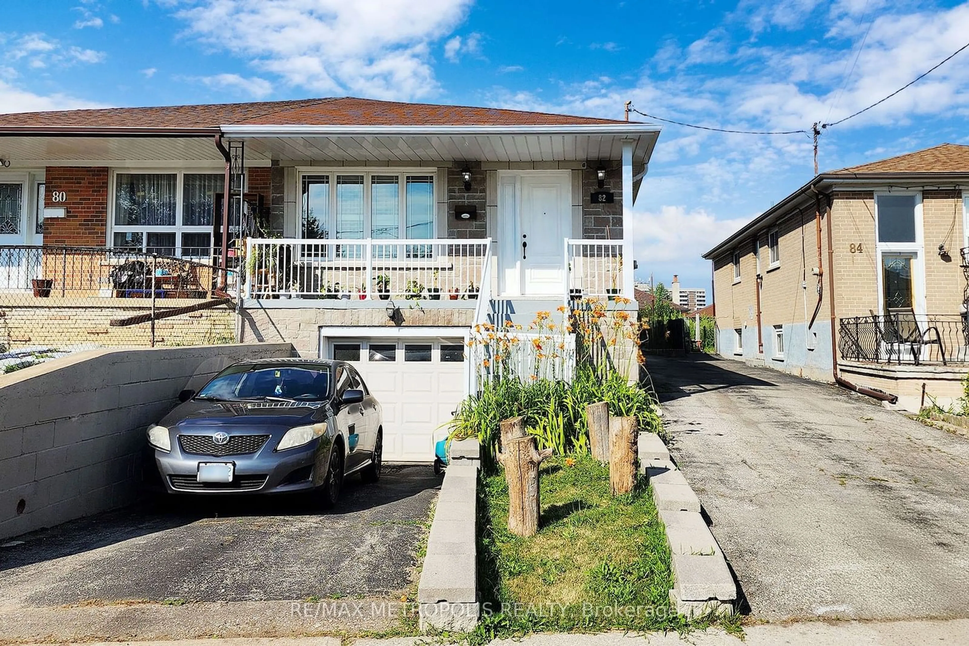 A pic from exterior of the house or condo for 82 Laskay Cres, Toronto Ontario M3N 1P3