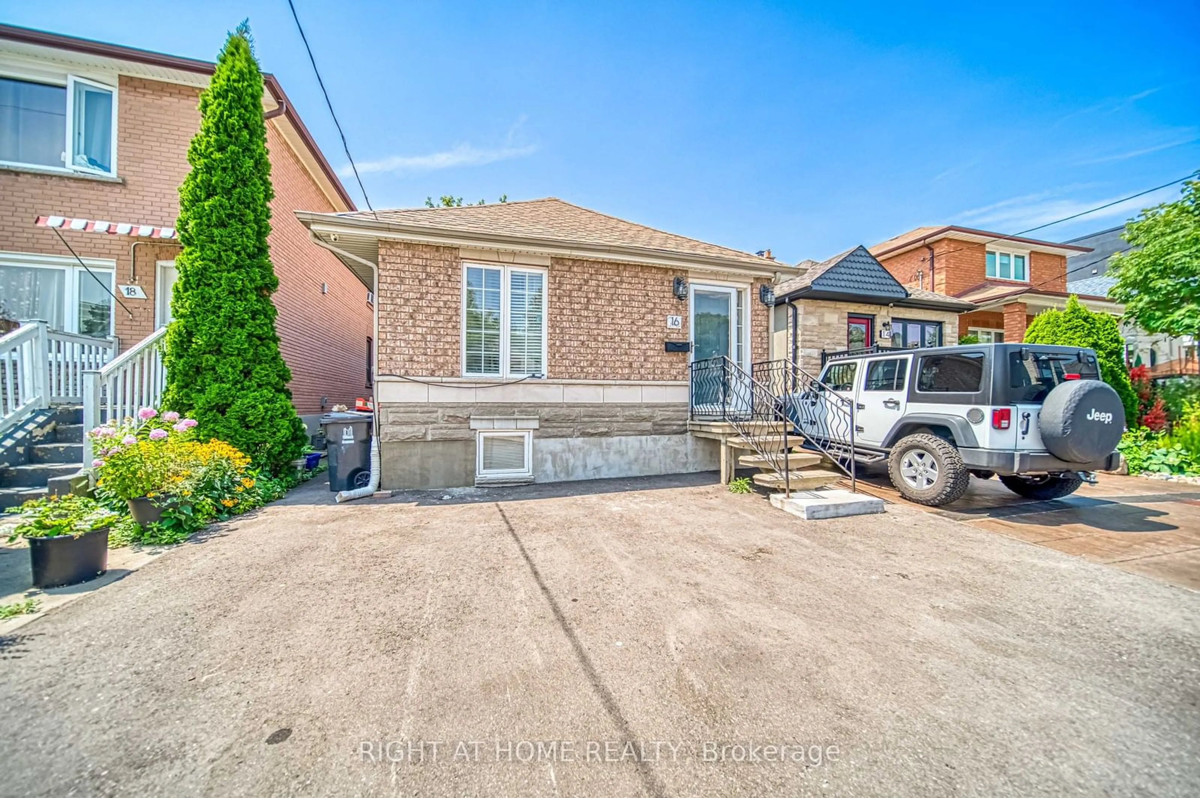 Frontside or backside of a home for 16 Beechwood Ave, Toronto Ontario M6N 4T1