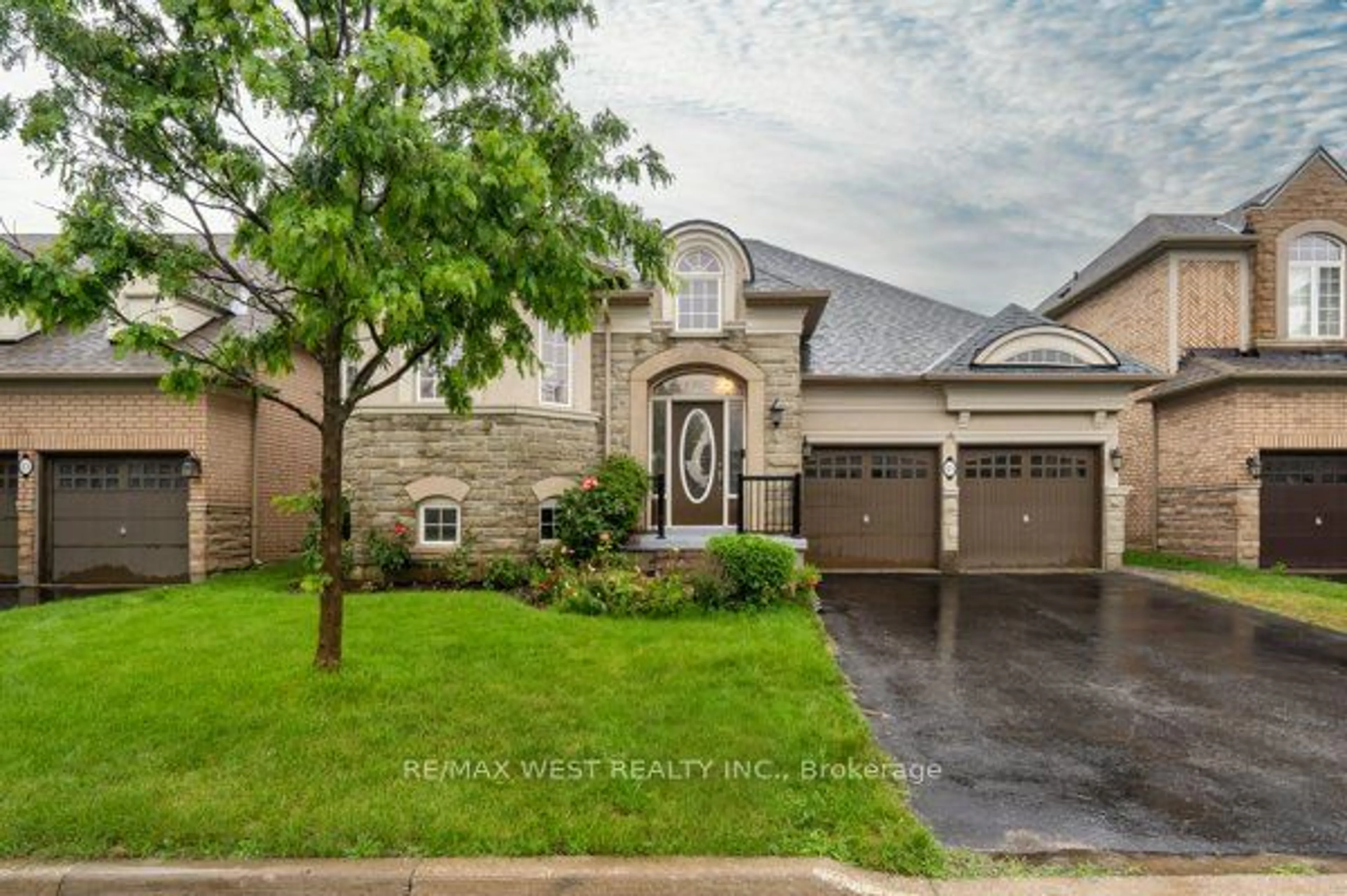 Frontside or backside of a home for 15 Eaglesprings Cres, Brampton Ontario L6P 2V8