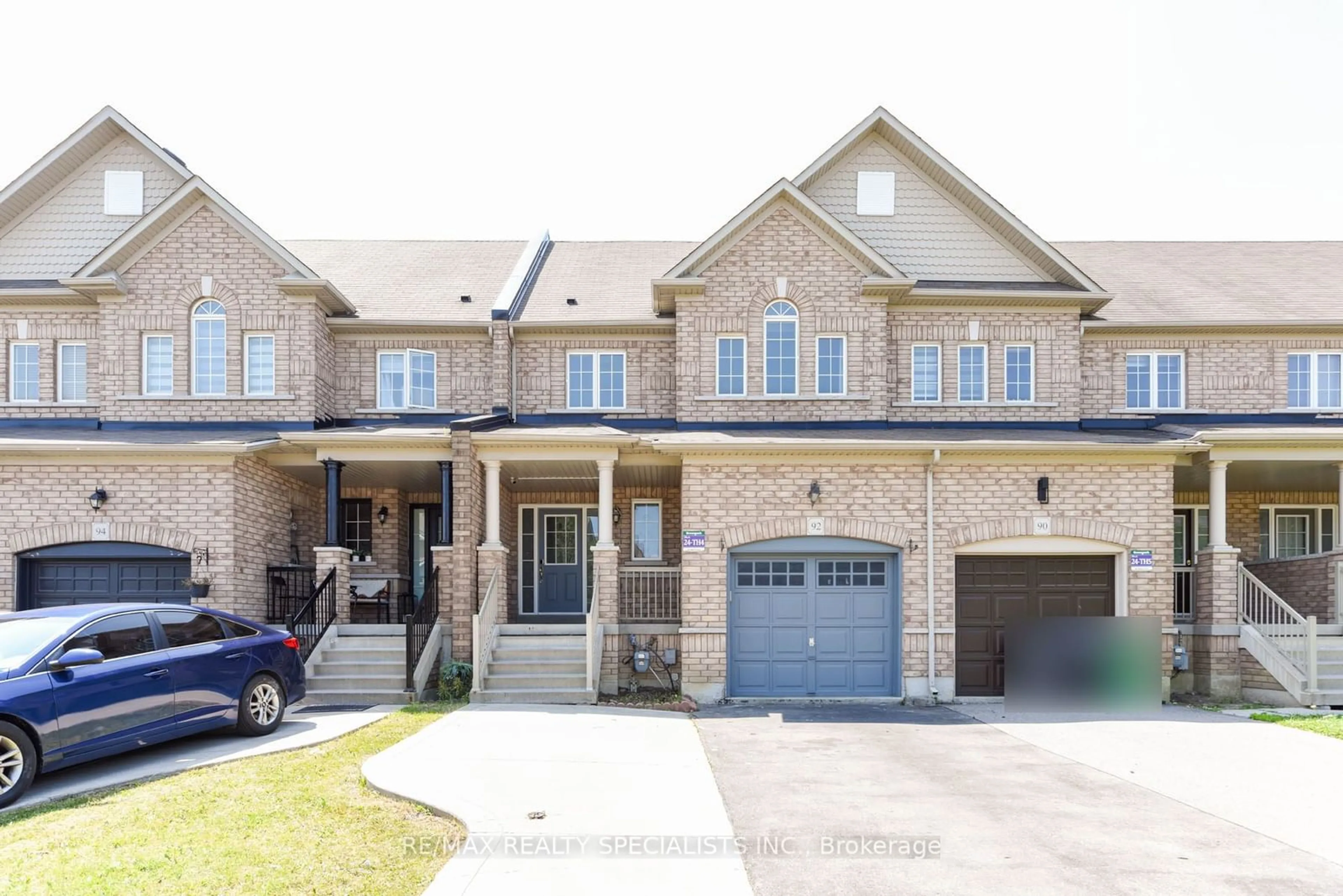 Home with brick exterior material for 92 Delport Clse, Brampton Ontario L6P 3T1