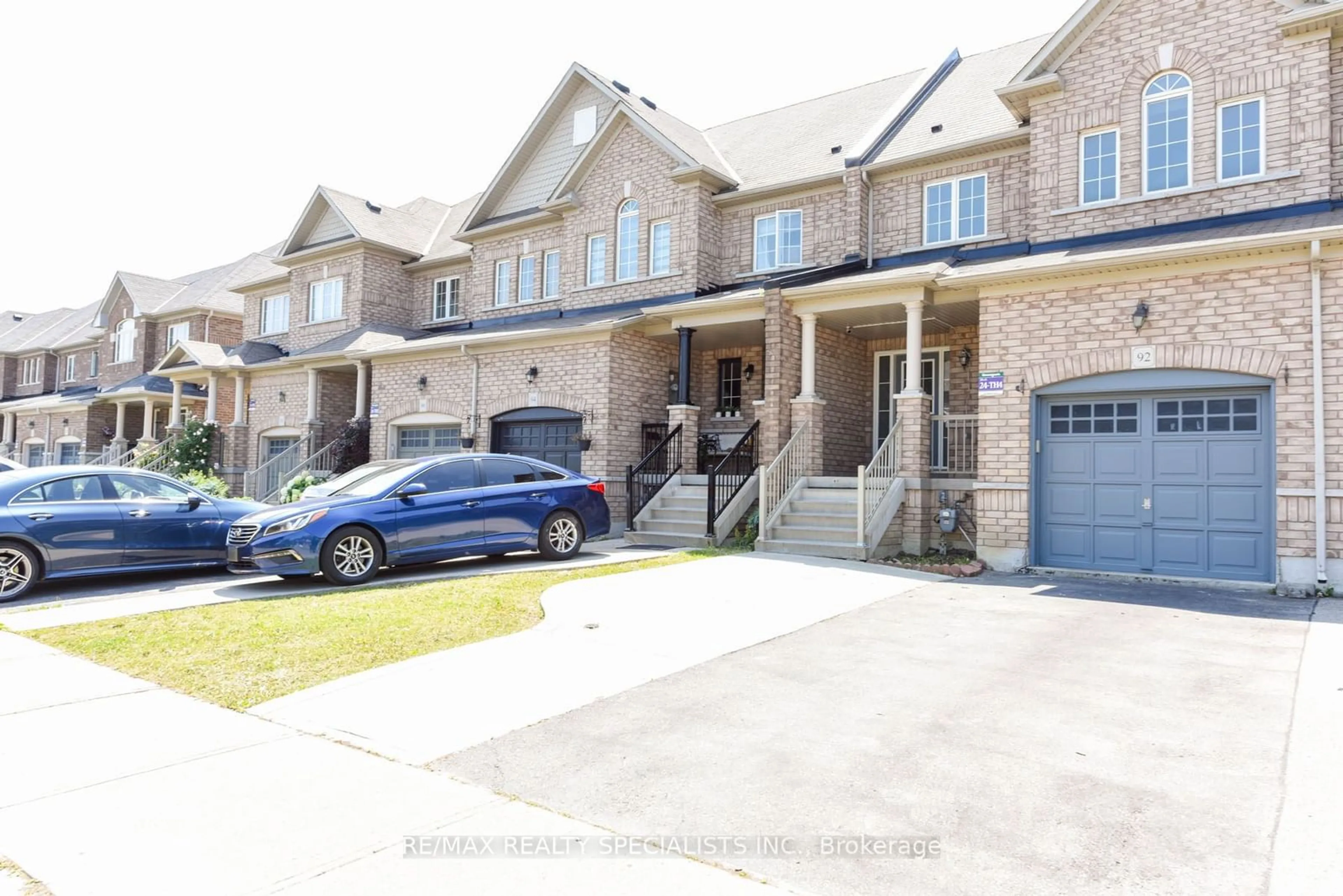 A pic from exterior of the house or condo for 92 Delport Clse, Brampton Ontario L6P 3T1