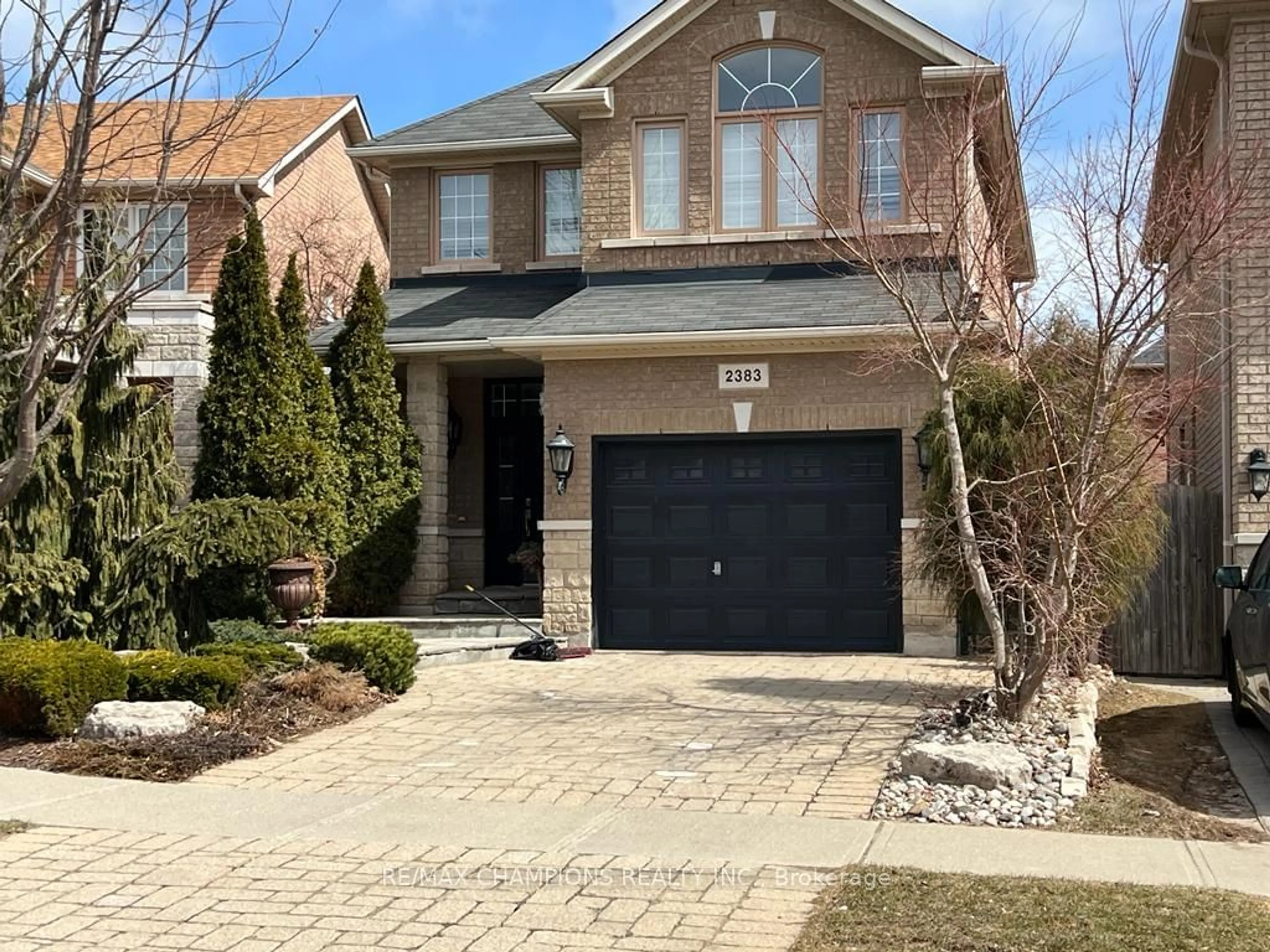Home with brick exterior material for 2383 Hilda Dr, Oakville Ontario L6H 7N5