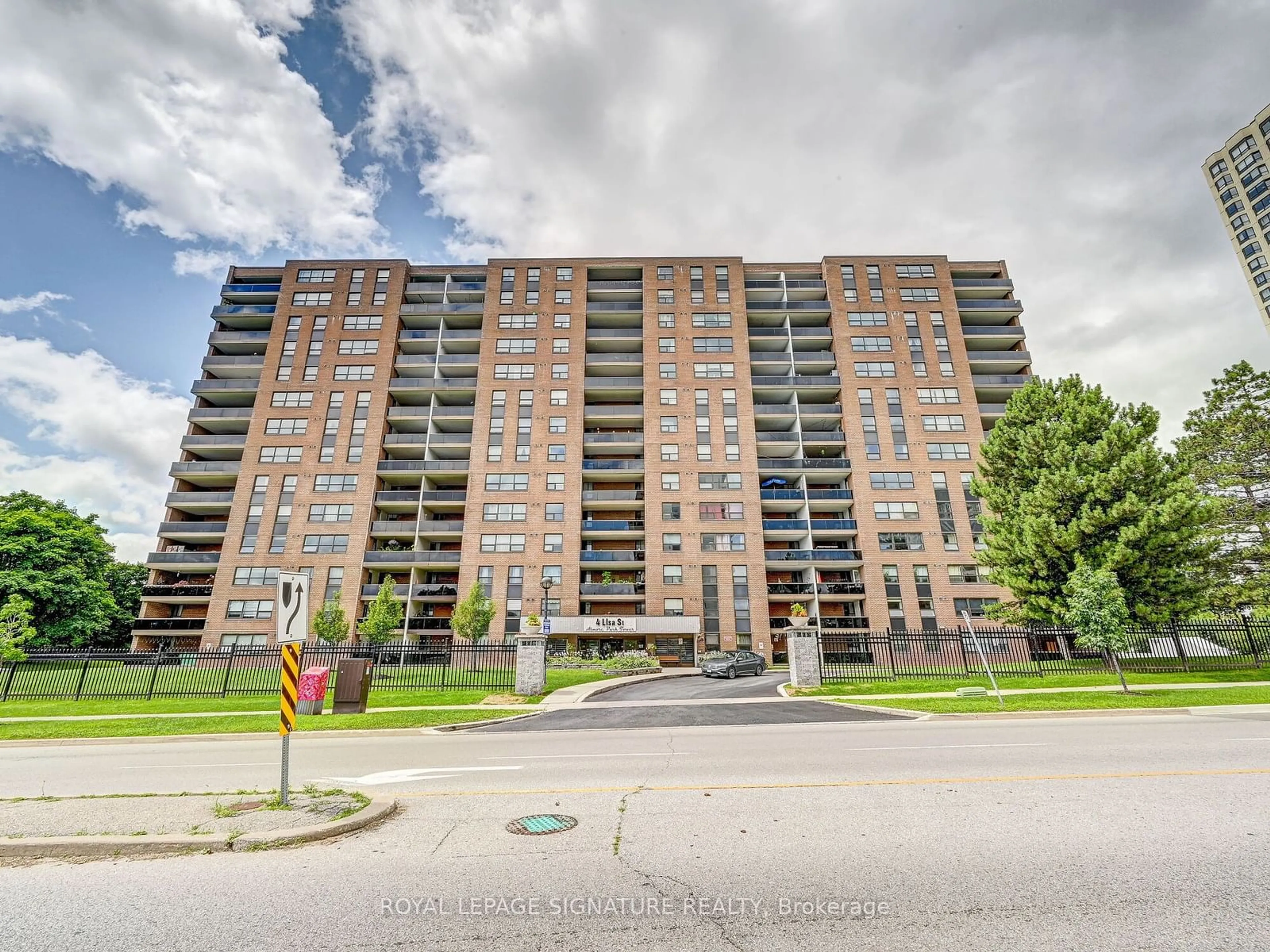 A pic from exterior of the house or condo for 4 Lisa St #1411, Brampton Ontario L6T 4B6