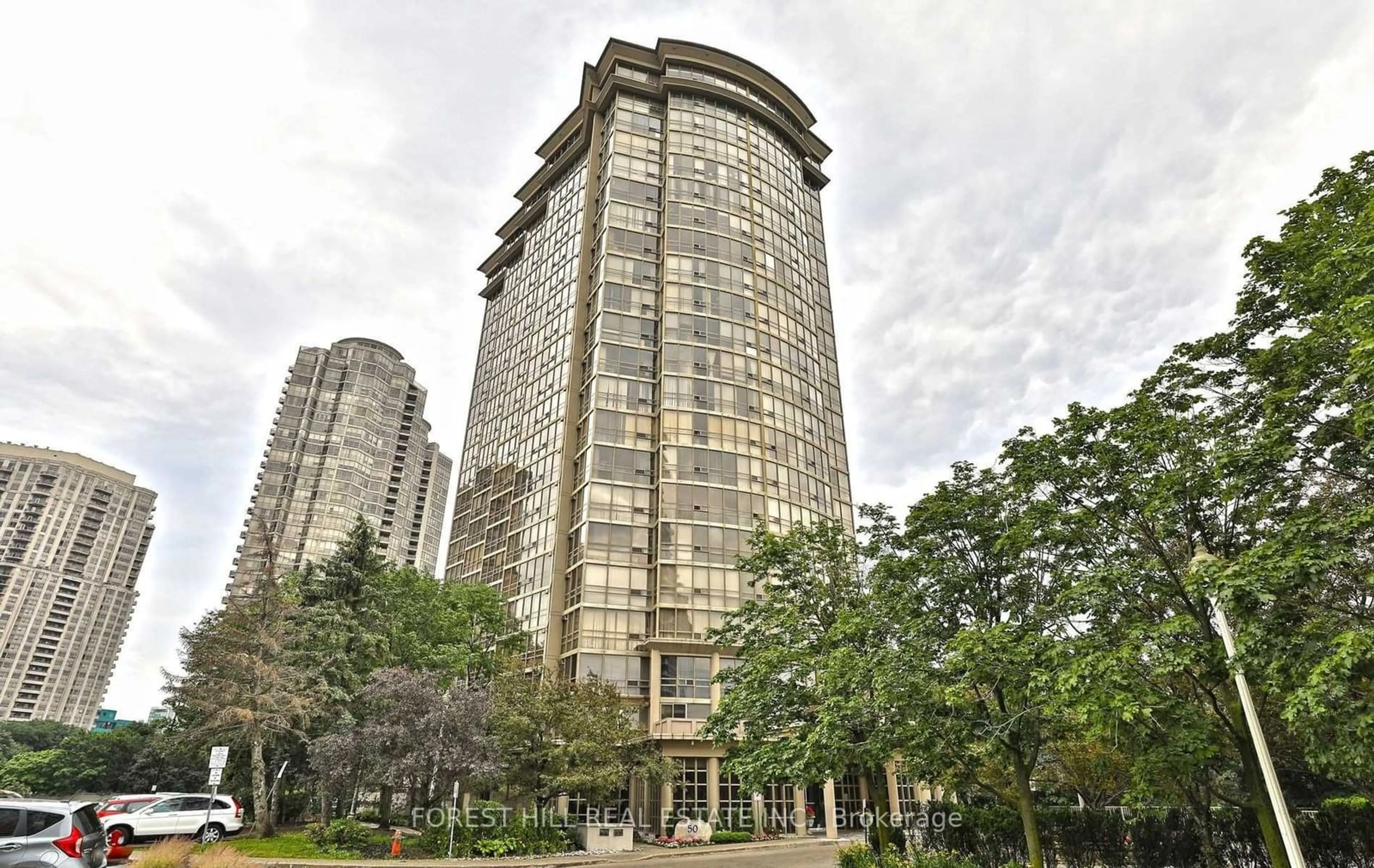 A pic from exterior of the house or condo for 50 Eglinton Ave #Ph2, Mississauga Ontario L5R 3P5