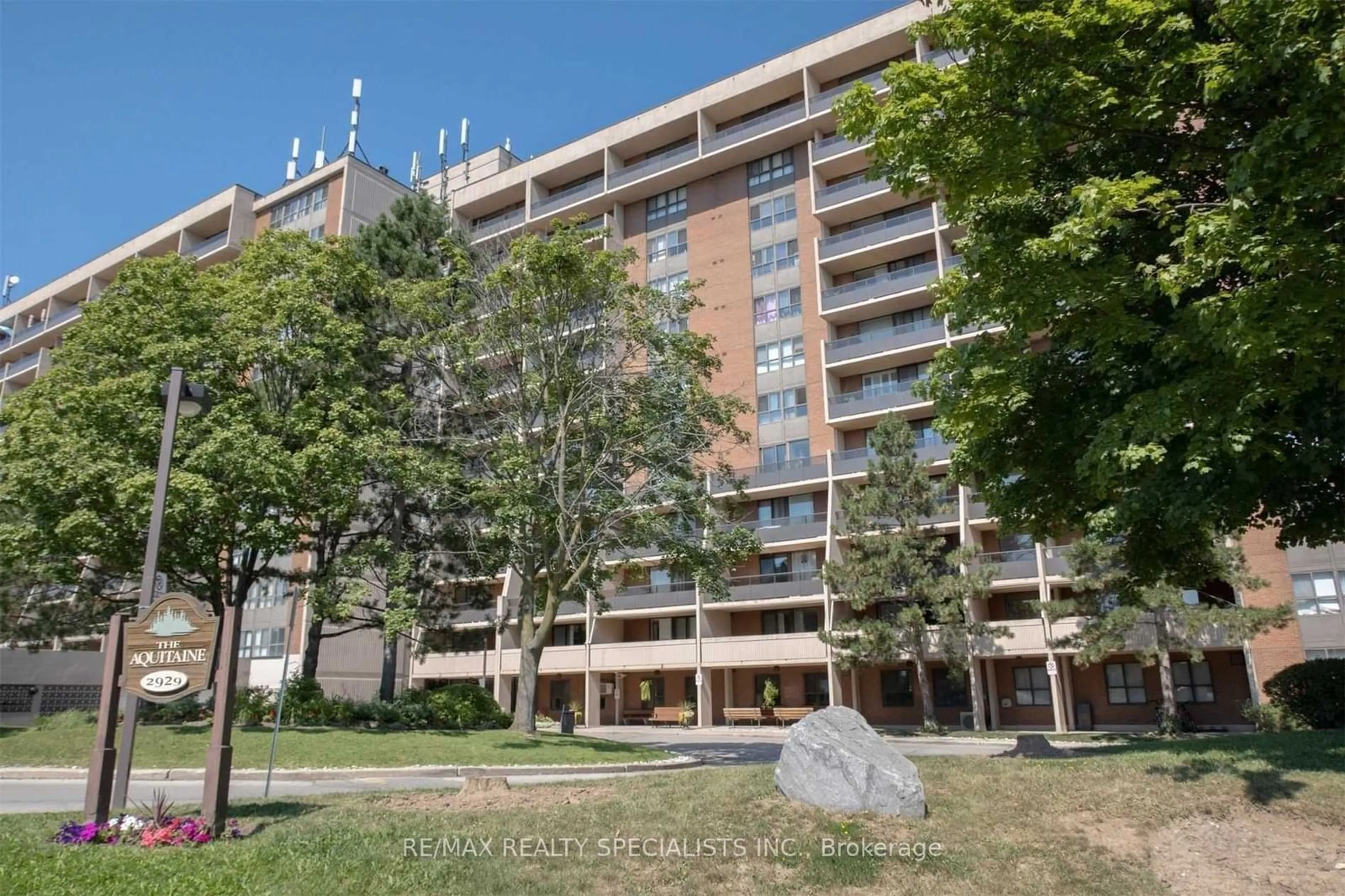 A pic from exterior of the house or condo for 2929 Aquitaine Ave #1109, Mississauga Ontario L5N 2C7