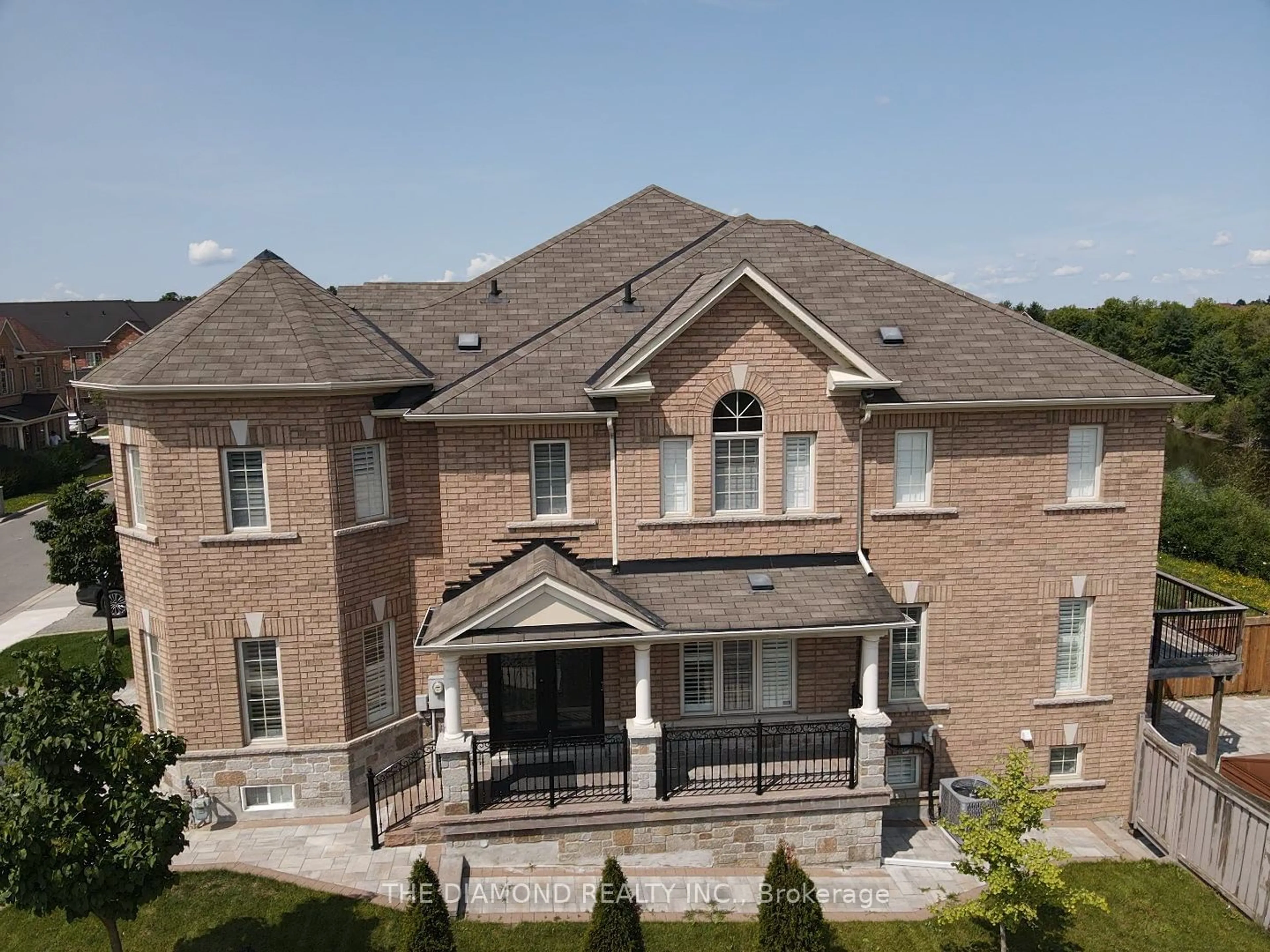 Home with brick exterior material for 2 Bay Breeze Dr, Brampton Ontario L6R 0L9