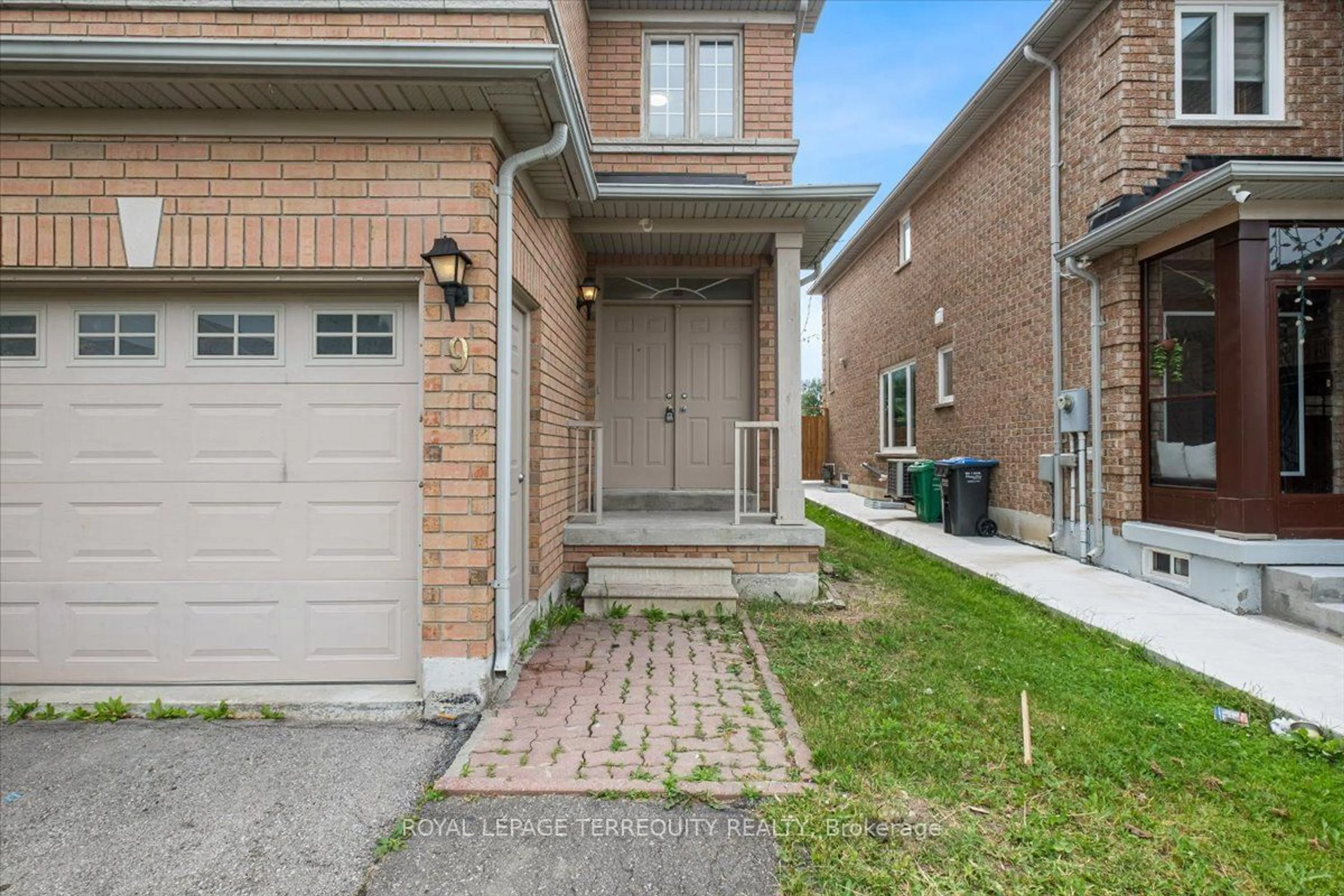 A pic from exterior of the house or condo for 9 Morningmist St, Brampton Ontario L6R 2A5