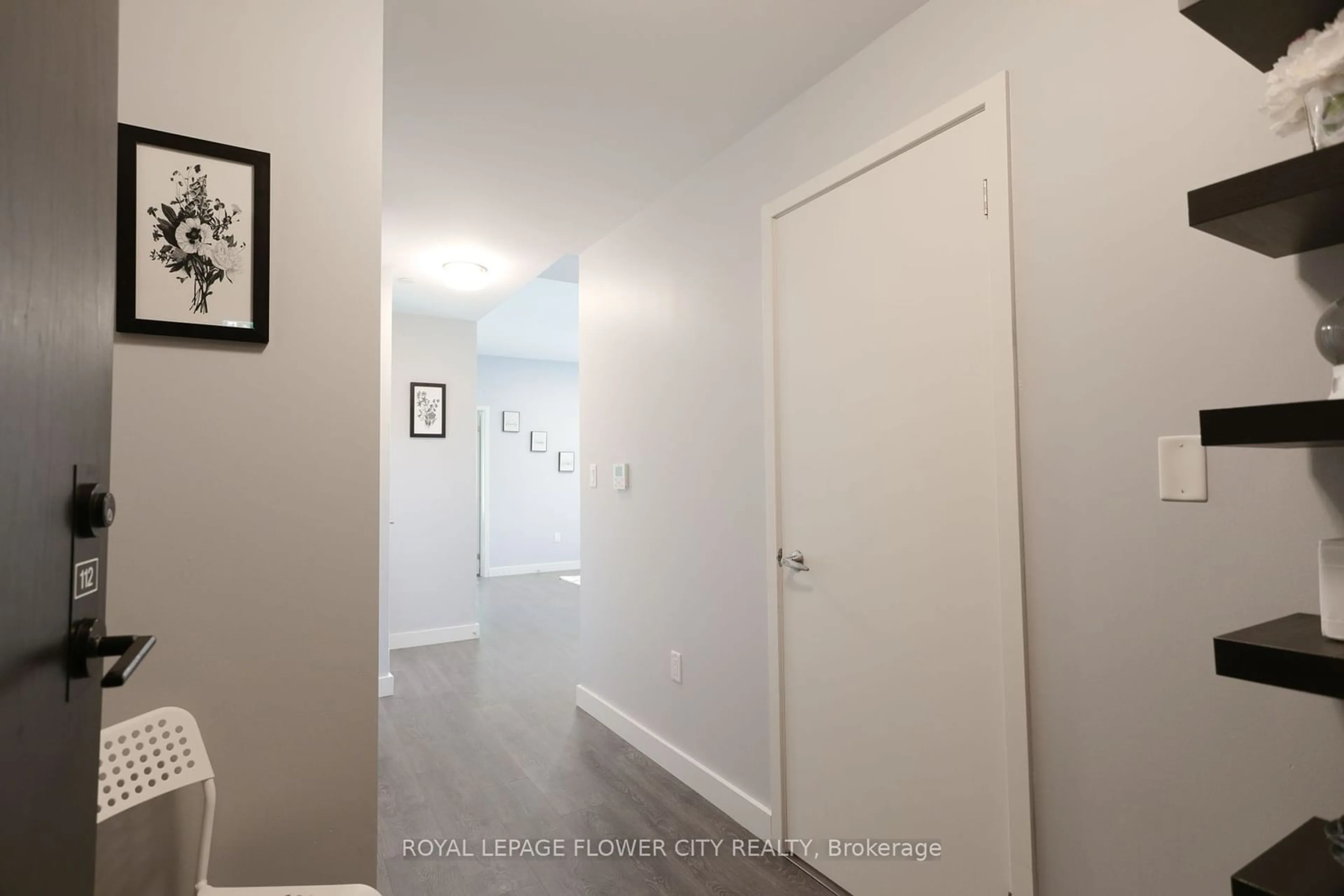A pic of a room for 210 Sabina Dr #112, Oakville Ontario L6H 0W6