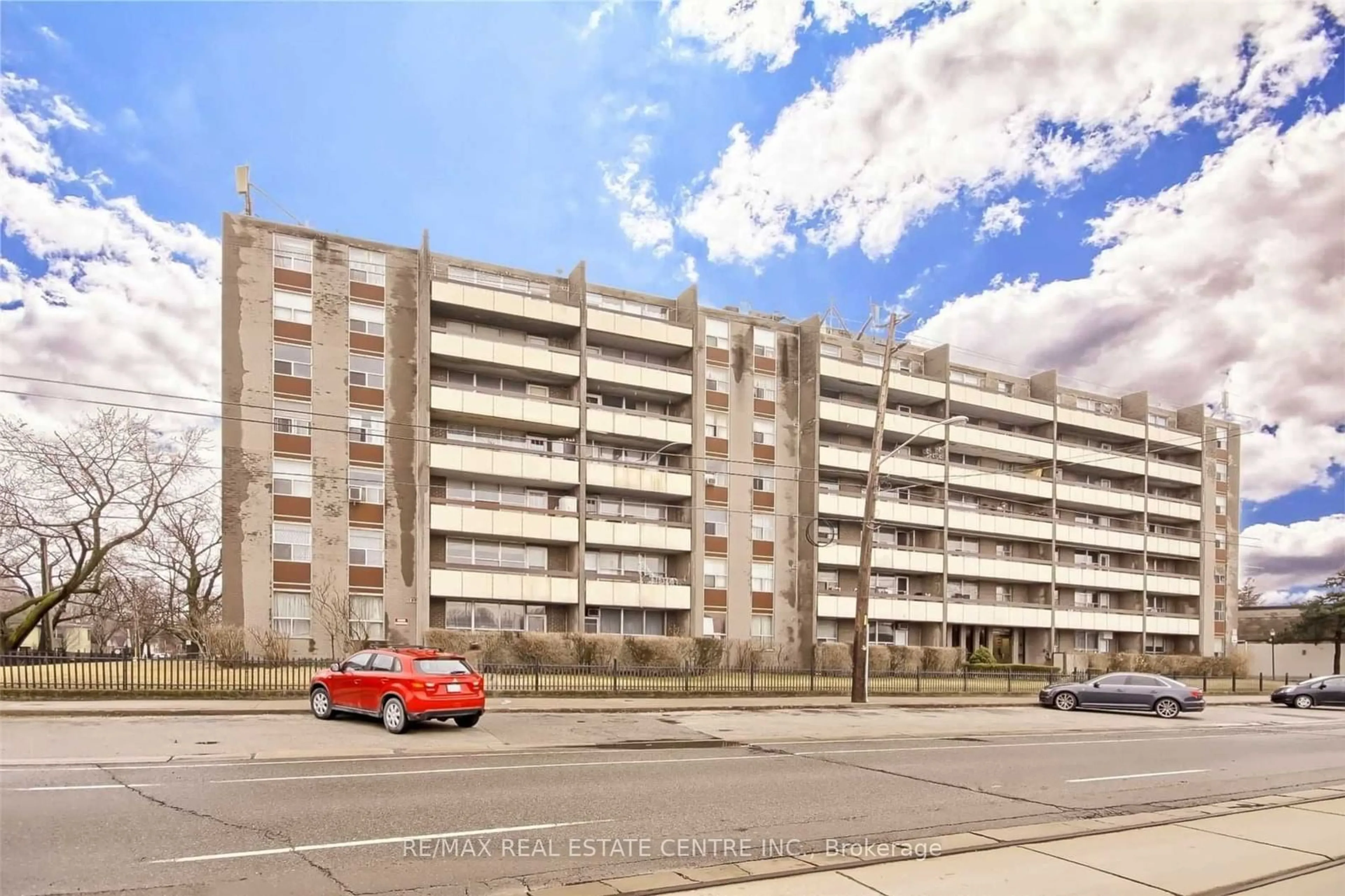 A pic from exterior of the house or condo for 3621 Lakeshore Blvd #406, Toronto Ontario M8W 4W1