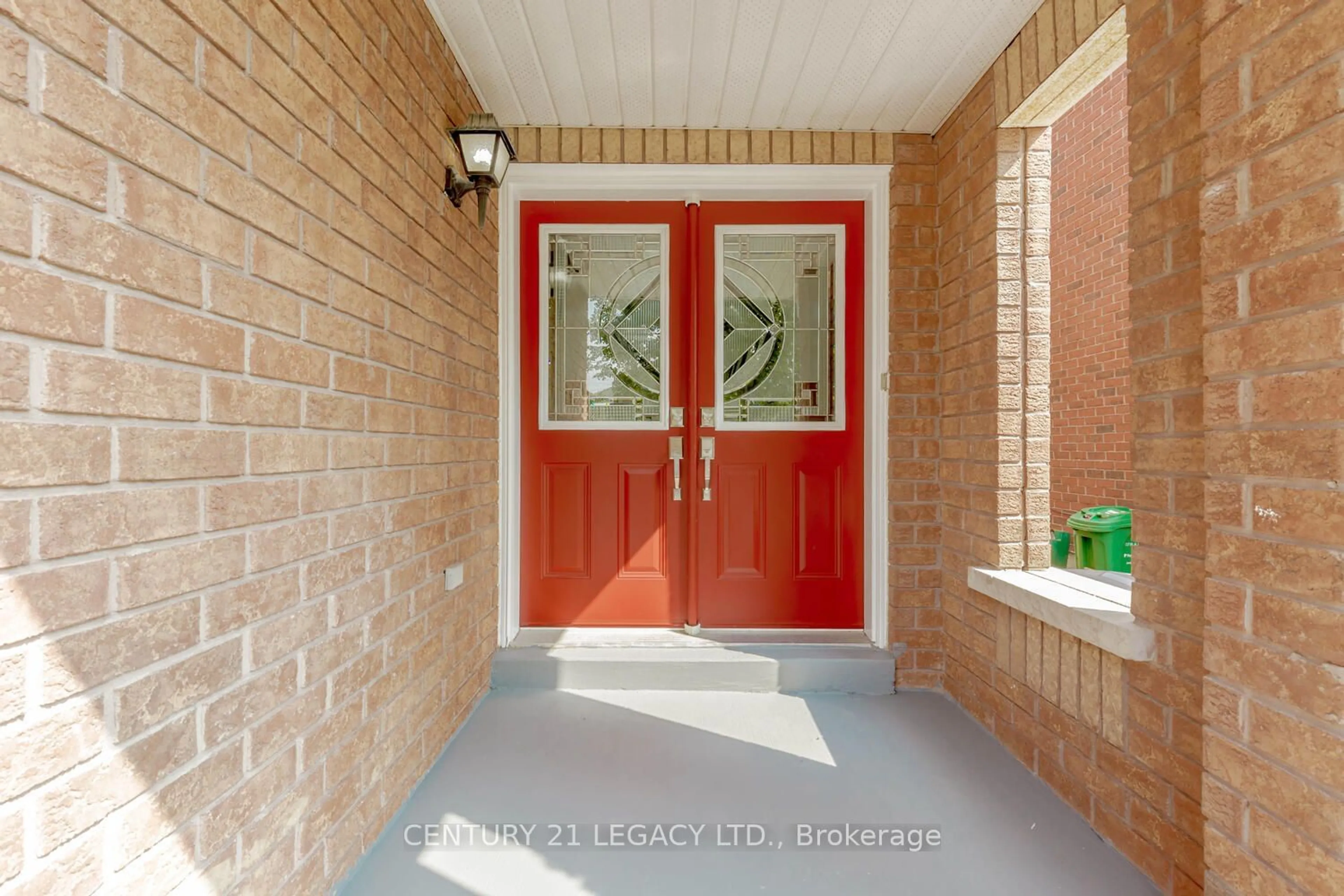 Indoor entryway for 322 Albright Rd, Brampton Ontario L6X 0H8