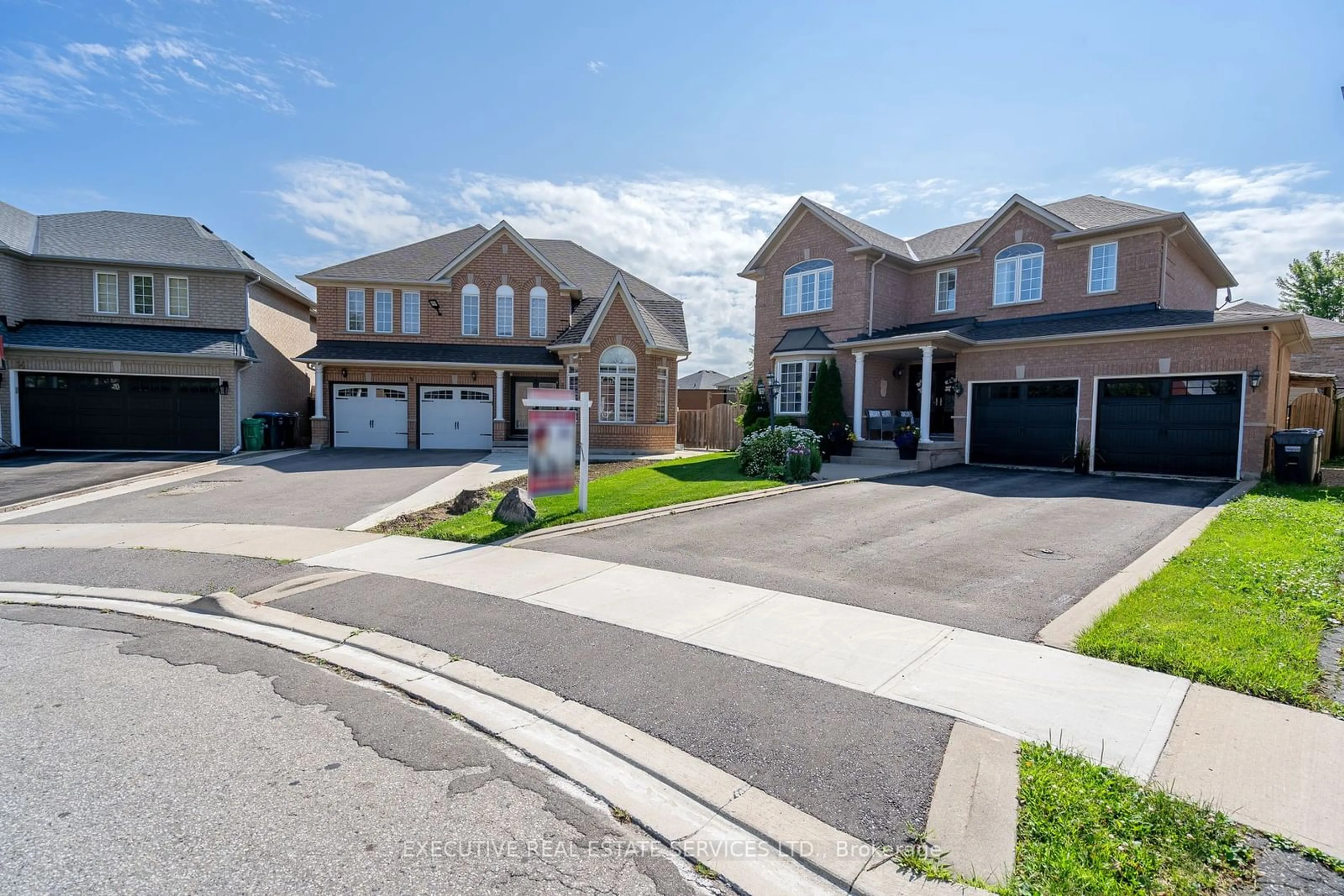 Frontside or backside of a home for 18 Bluewater Cres, Brampton Ontario L7A 2G9