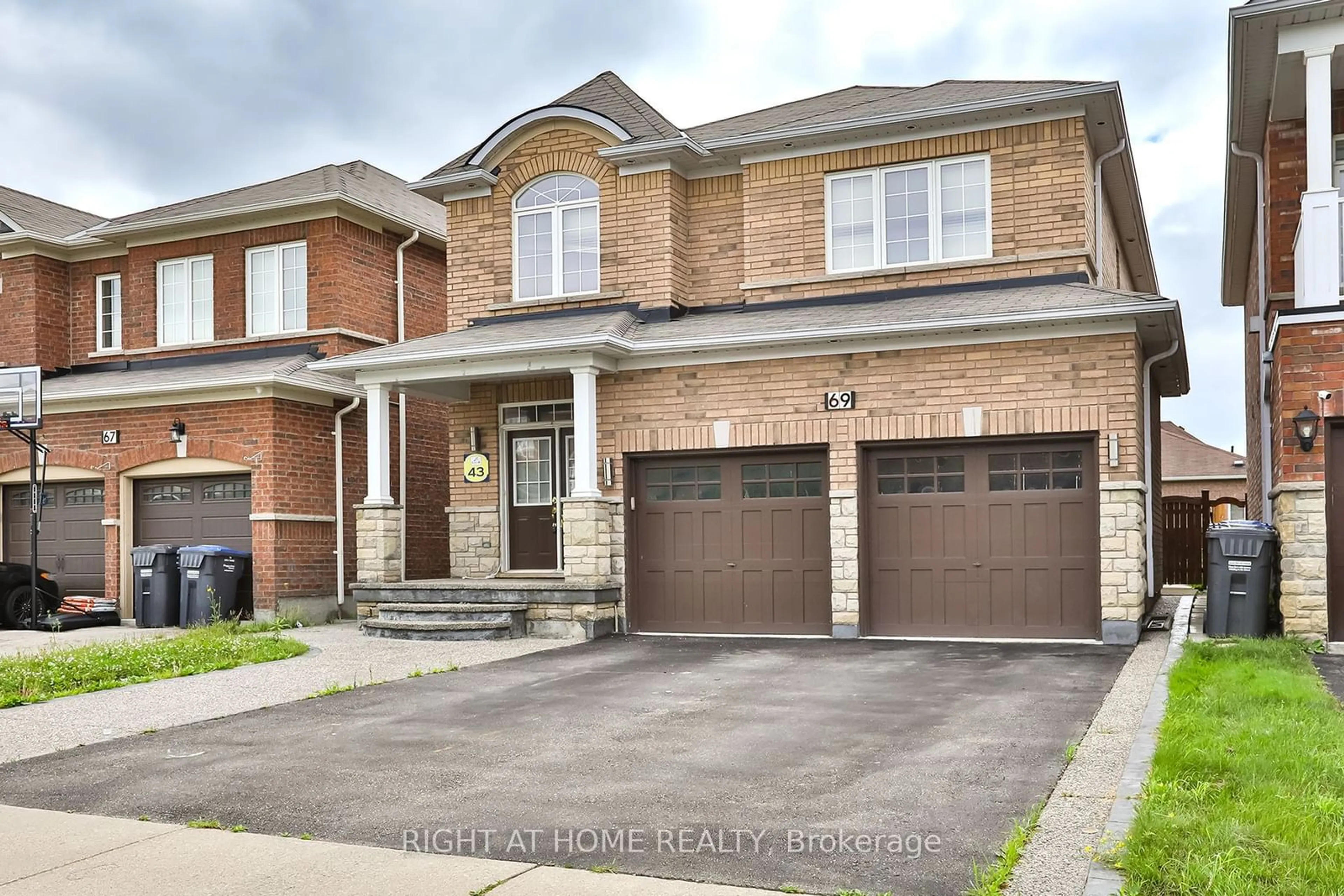 Home with brick exterior material for 69 Summitgreen Cres, Brampton Ontario L6R 0T5