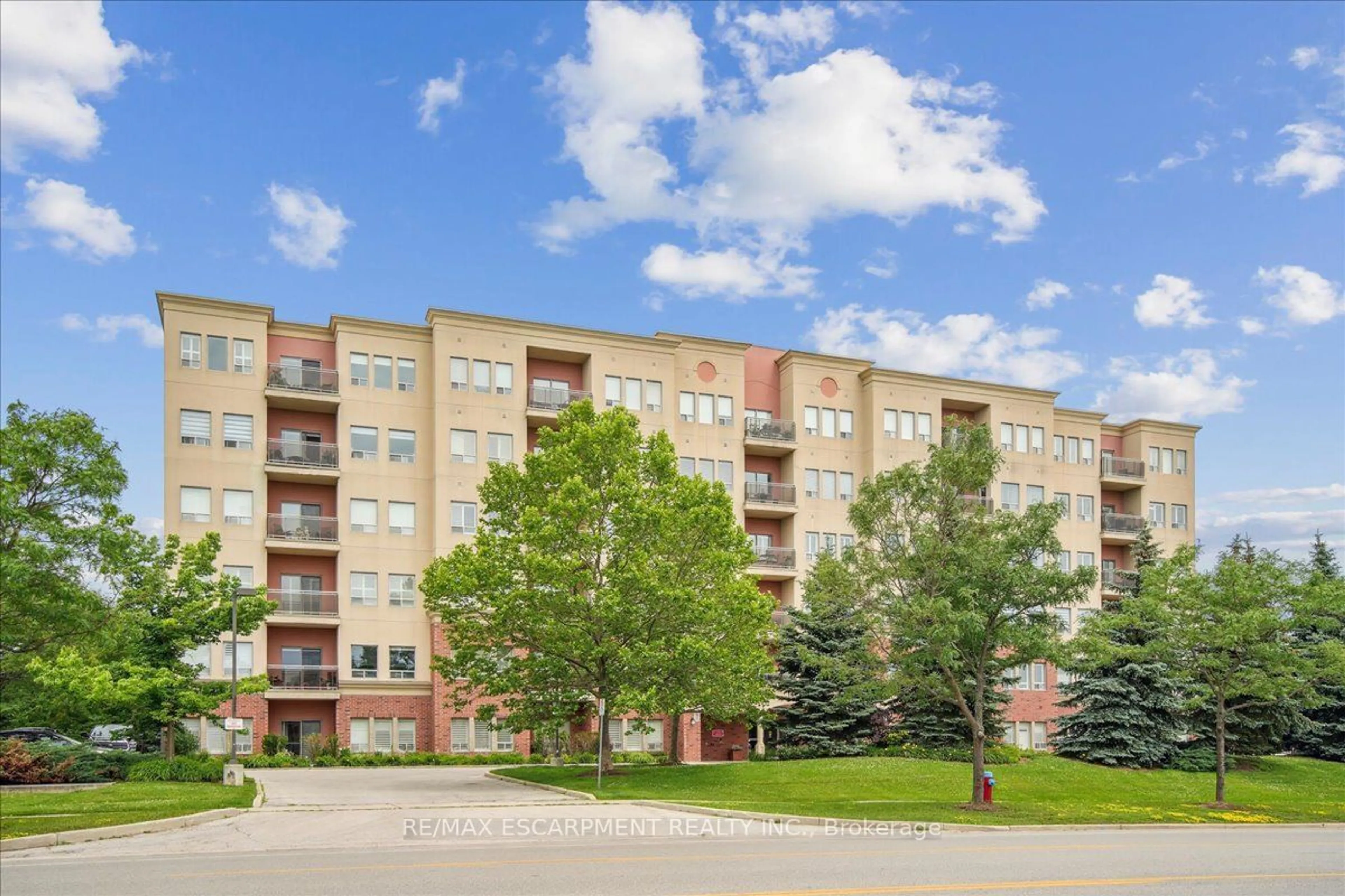 A pic from exterior of the house or condo for 1499 Nottinghill Gate #509, Oakville Ontario L6M 5G1