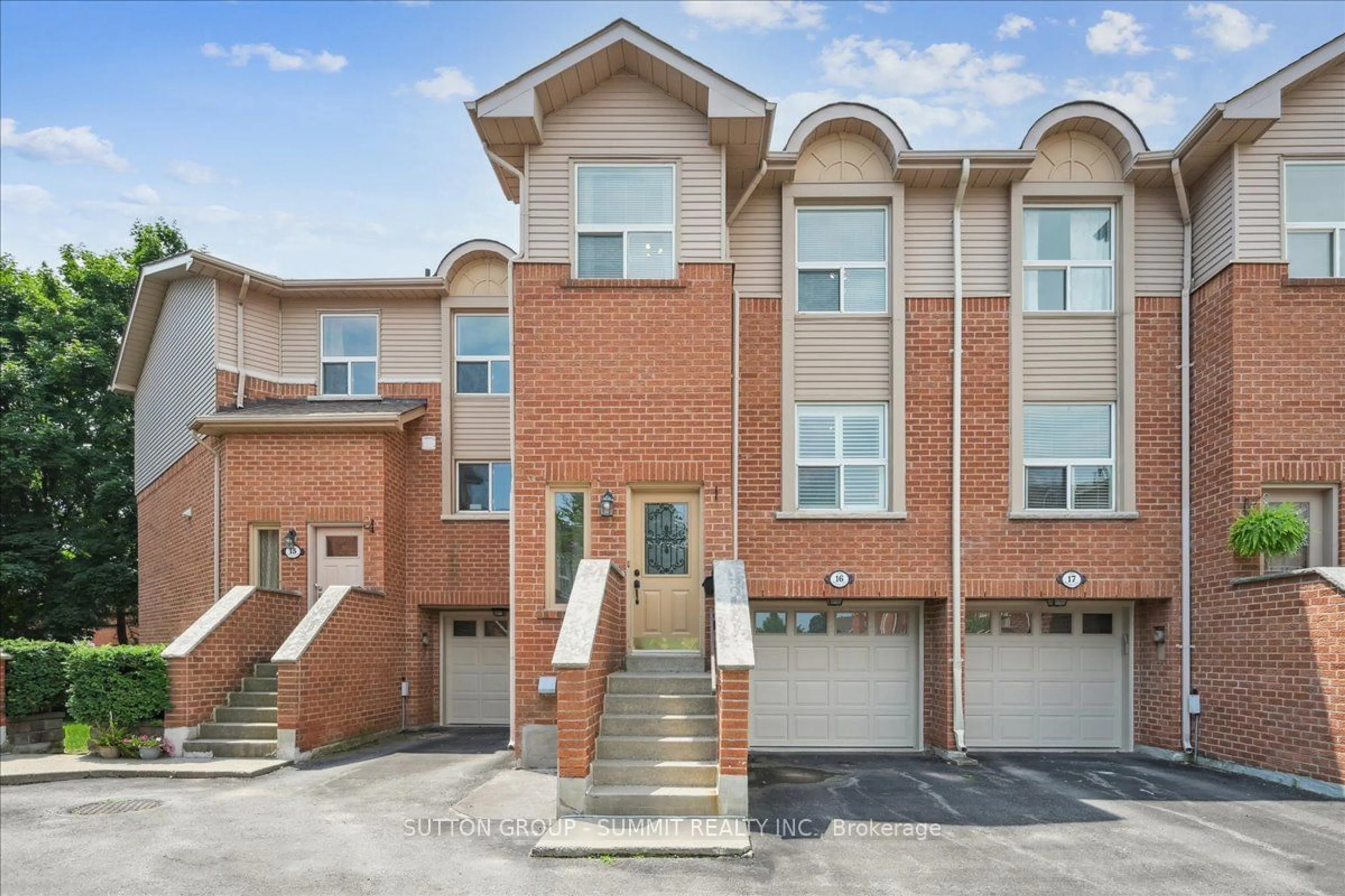 A pic from exterior of the house or condo for 1540 Reeves Gate #16, Oakville Ontario L6M 3J4