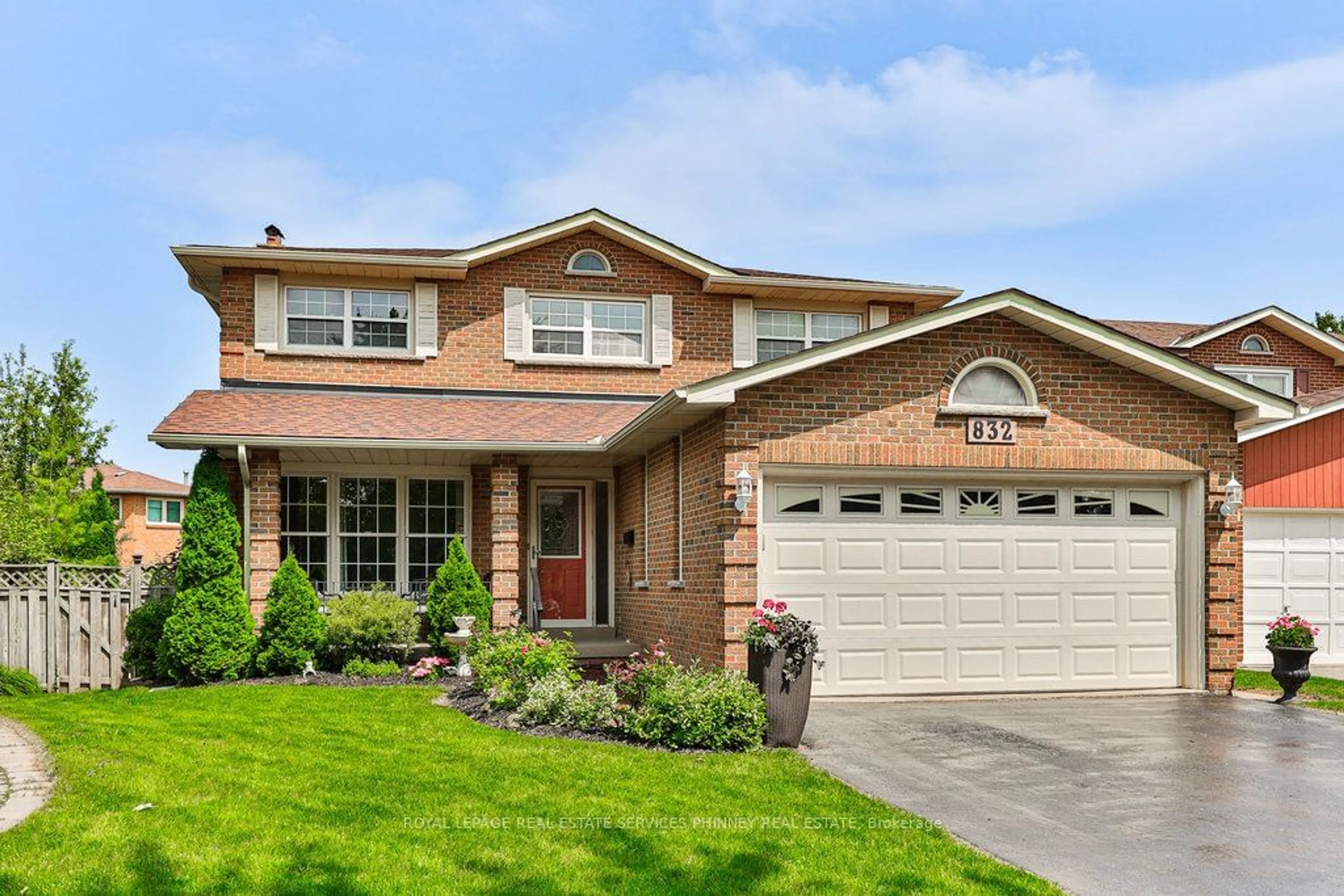 Home with brick exterior material for 832 Greycedar Cres, Mississauga Ontario L4W 3J8