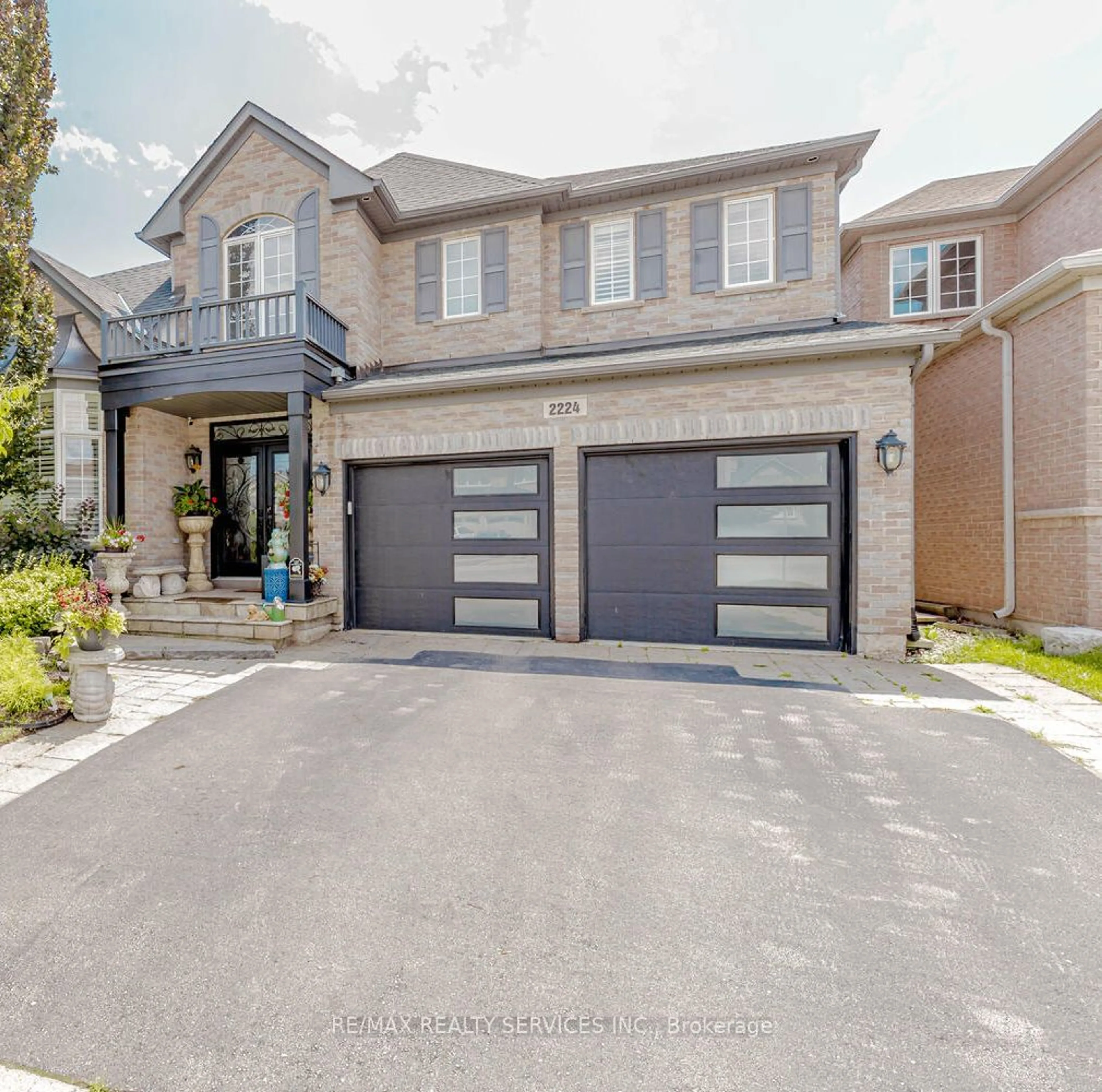 Home with brick exterior material for 2224 Colonel William Pkwy, Oakville Ontario L6M 0B6