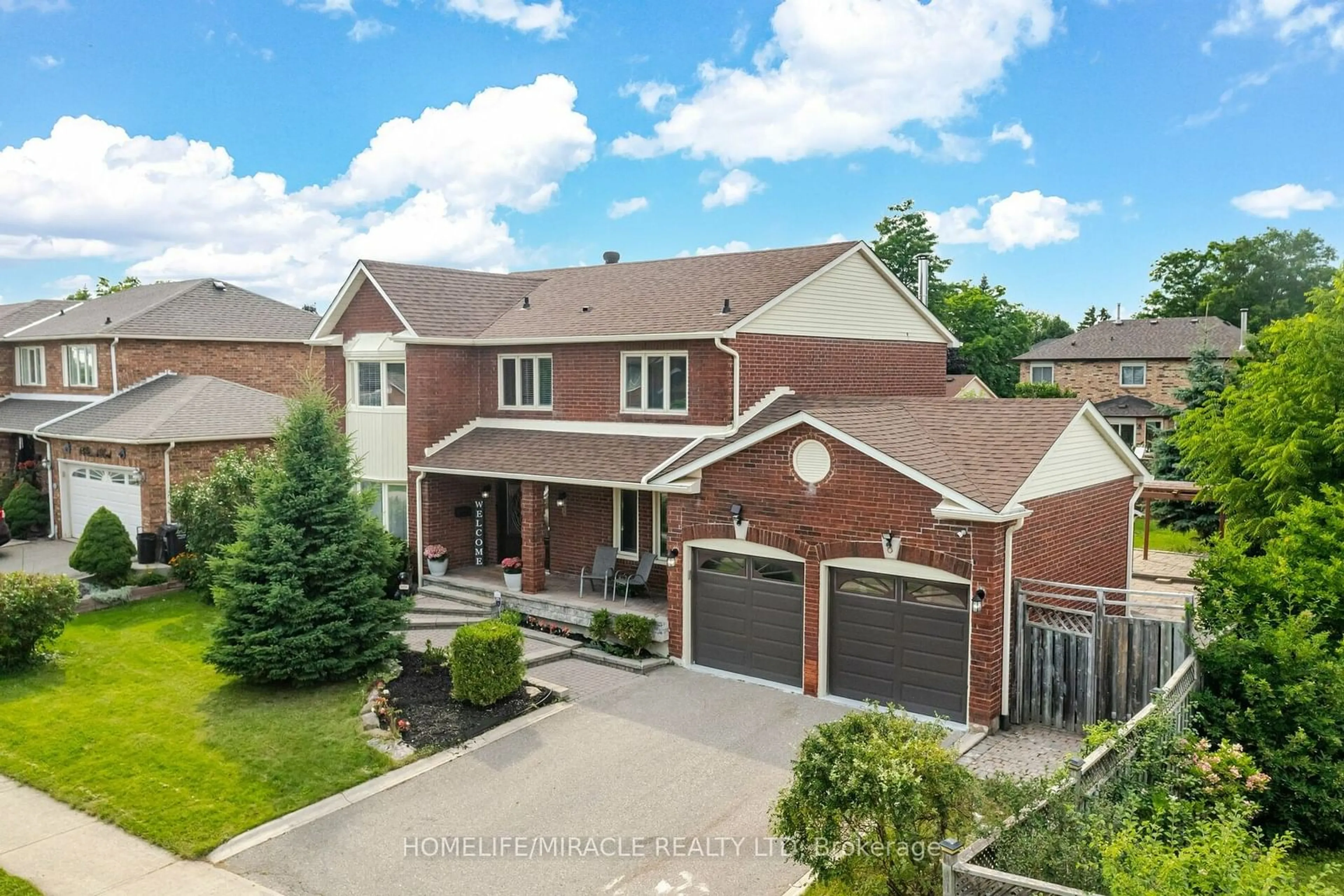 Home with brick exterior material for 8 Petworth Rd, Brampton Ontario L6Z 4C4