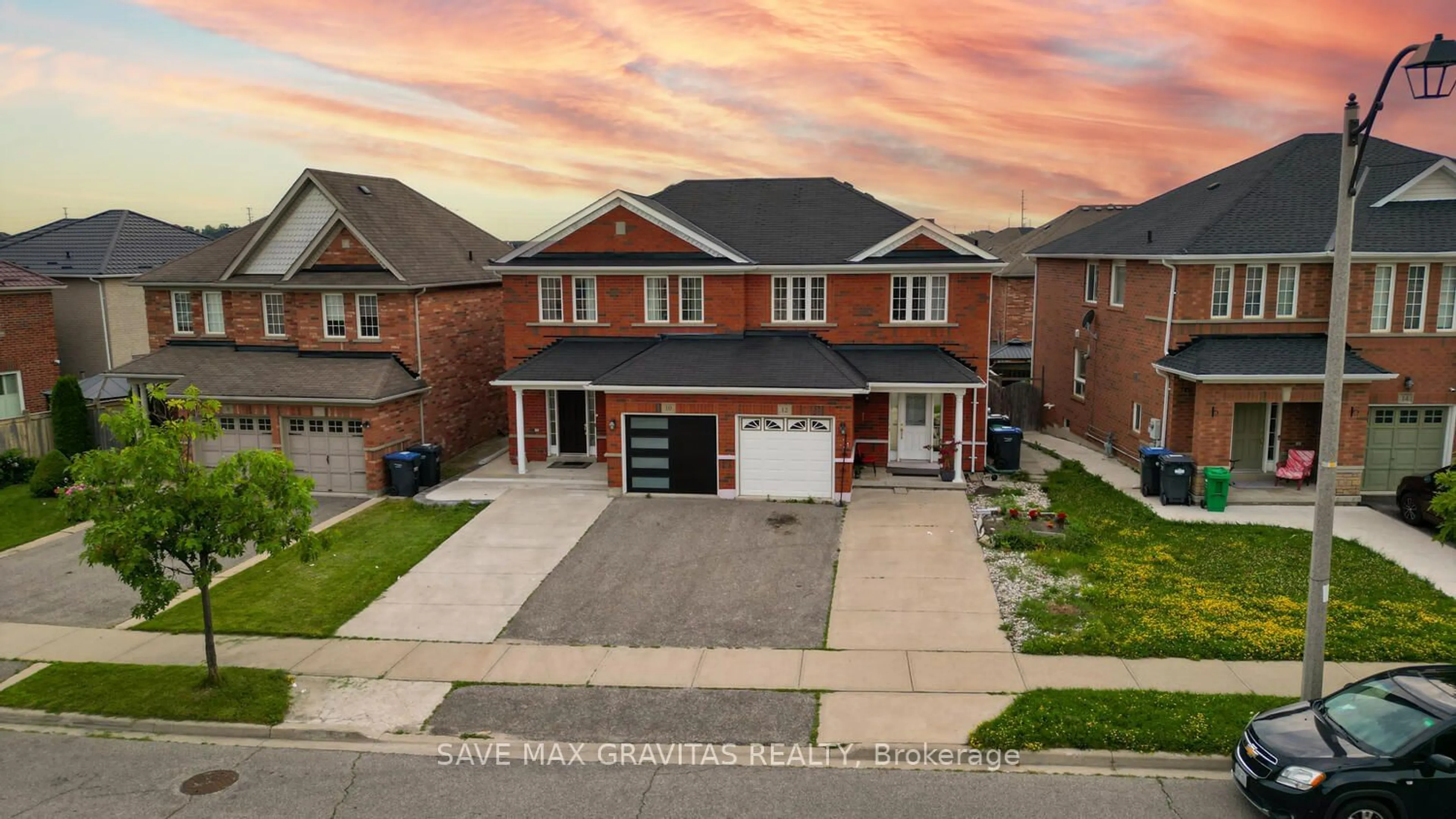 A pic from exterior of the house or condo for 10 Thornbush Blvd, Brampton Ontario L7A 3X8