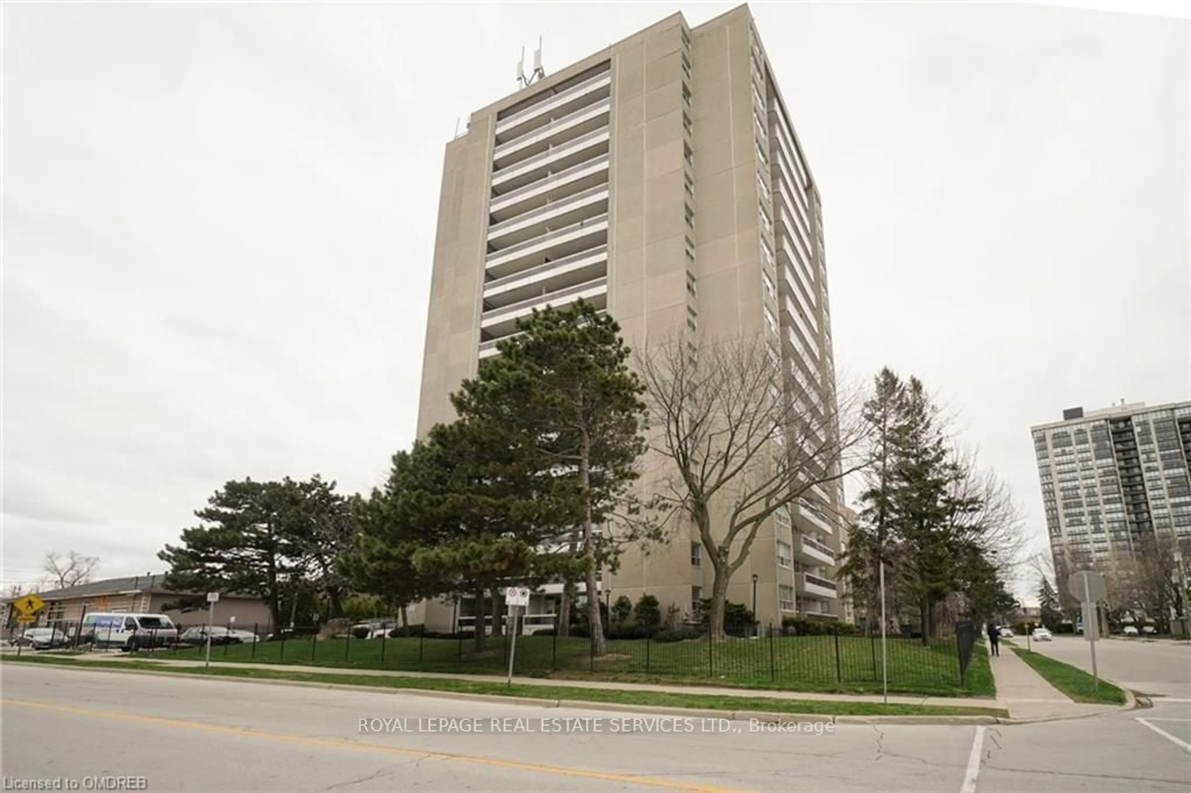 A pic from exterior of the house or condo for 2263 Marine Dr #901, Oakville Ontario L6L 5K1