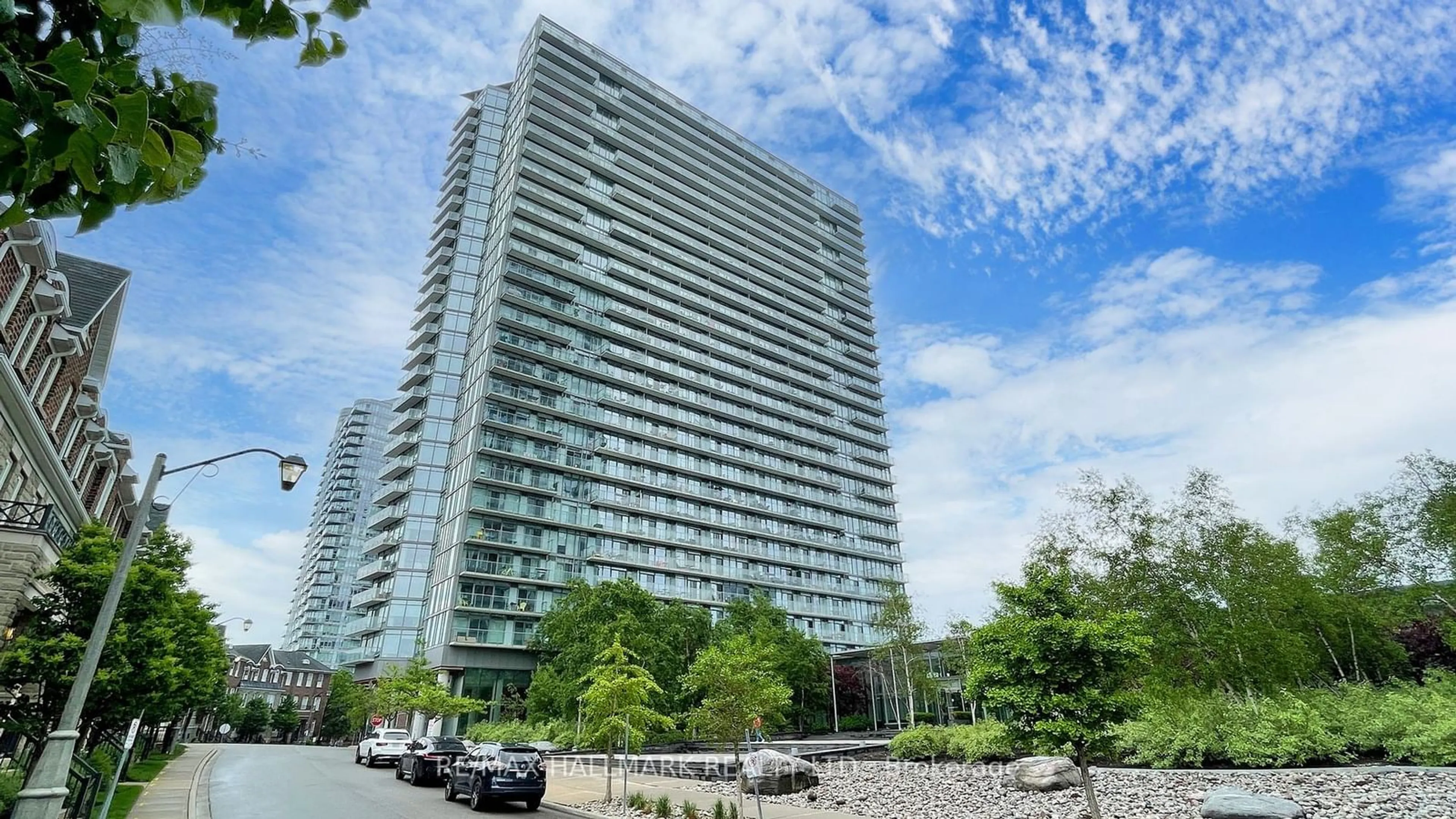 A pic from exterior of the house or condo for 103 The Queensway Way #812, Toronto Ontario M6S 5B3