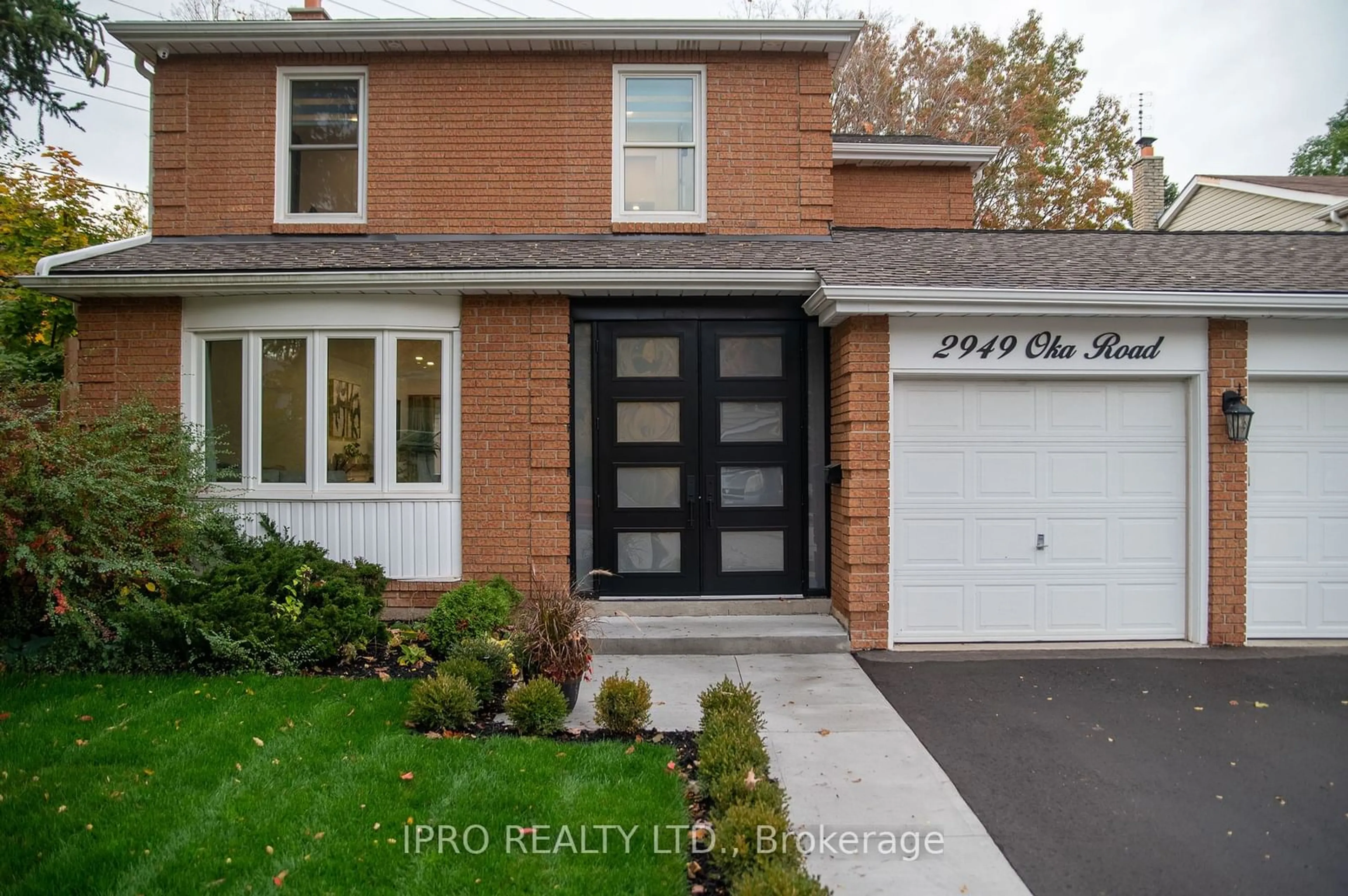 Home with brick exterior material for 2949 Oka Rd, Mississauga Ontario L5N 1W8