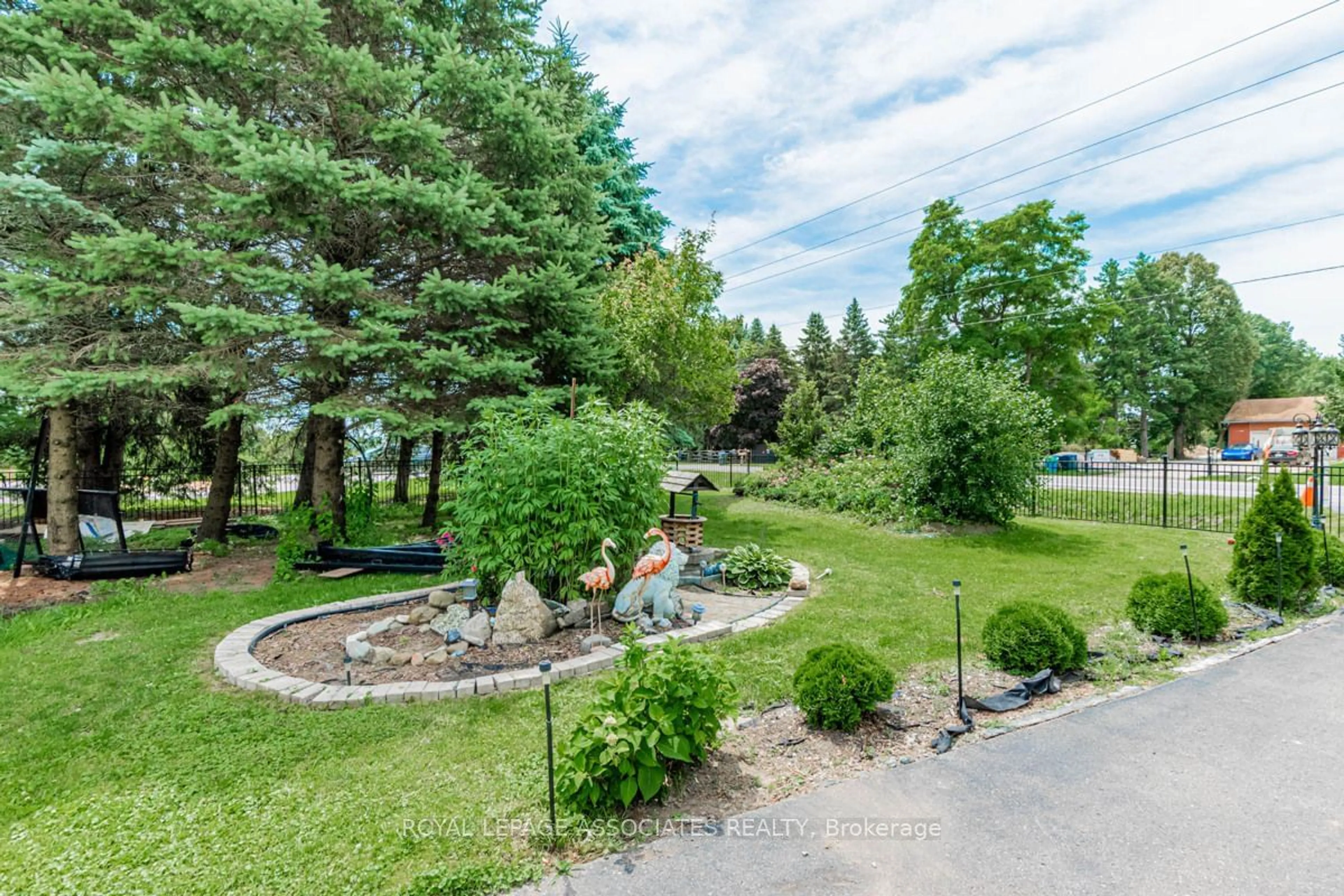 Patio for 14607 The Gore Rd, Caledon Ontario L7E 0X1