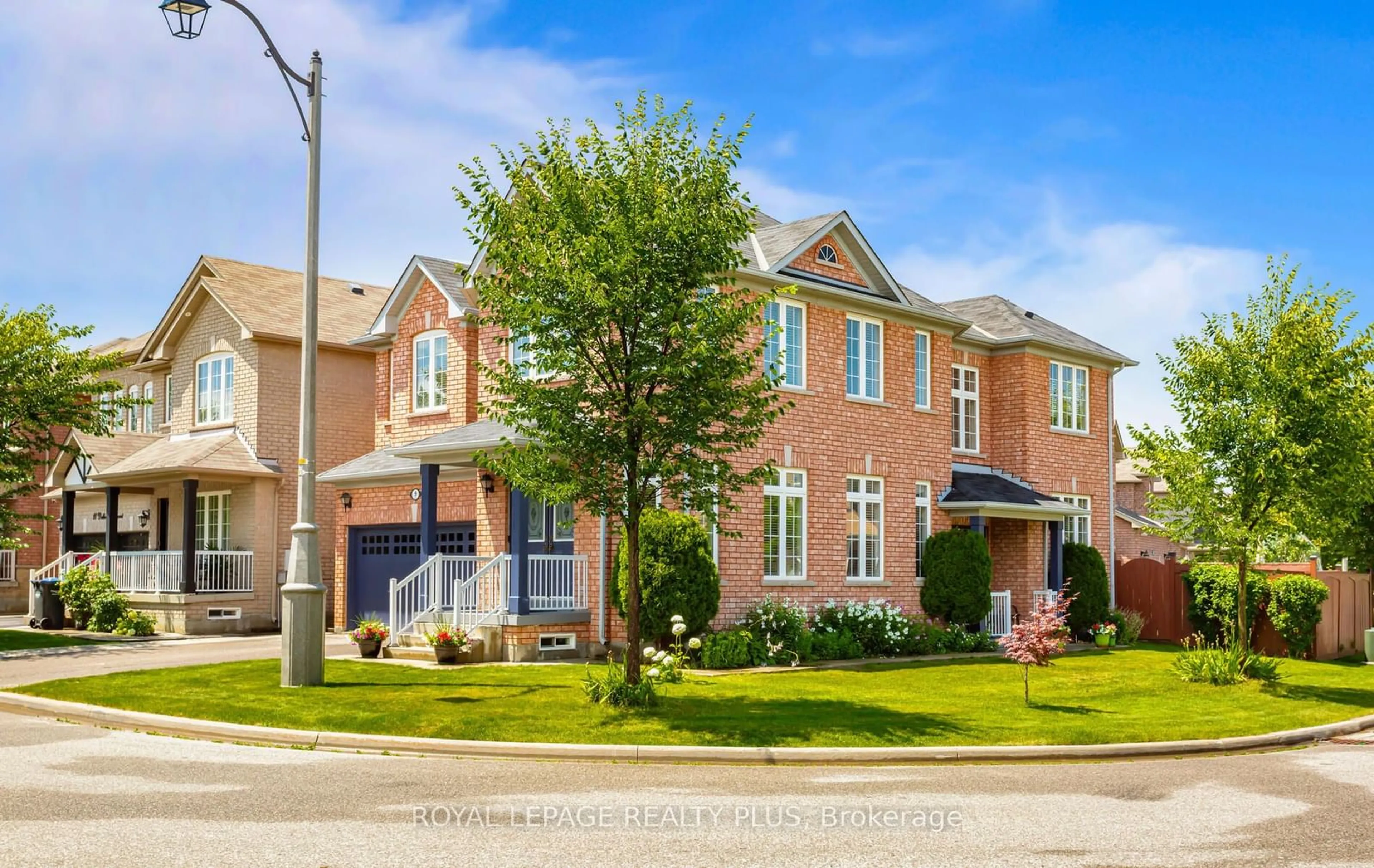 A pic from exterior of the house or condo for 9 Dalhousie Cres, Brampton Ontario L6R 0N5