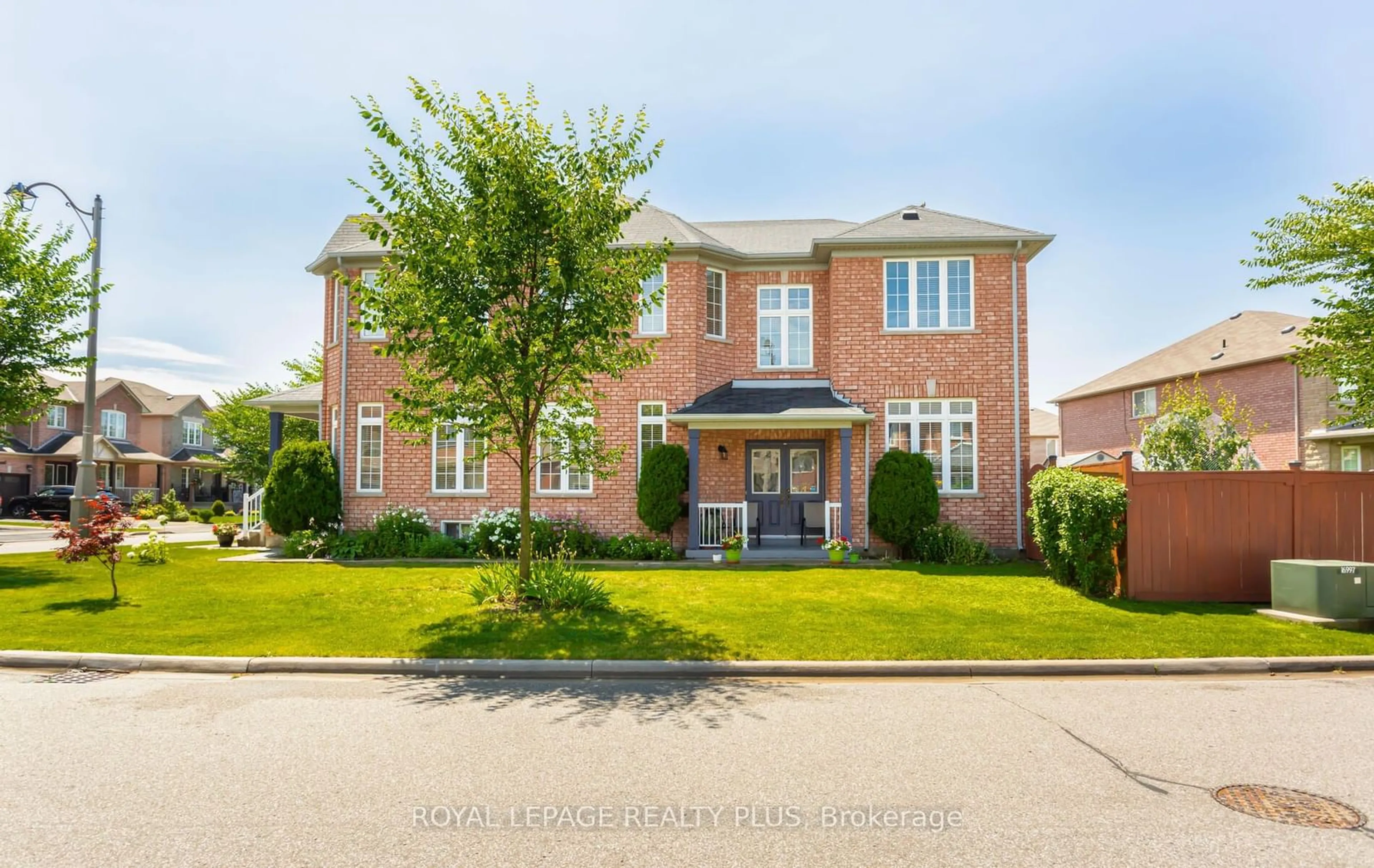 Home with brick exterior material for 9 Dalhousie Cres, Brampton Ontario L6R 0N5