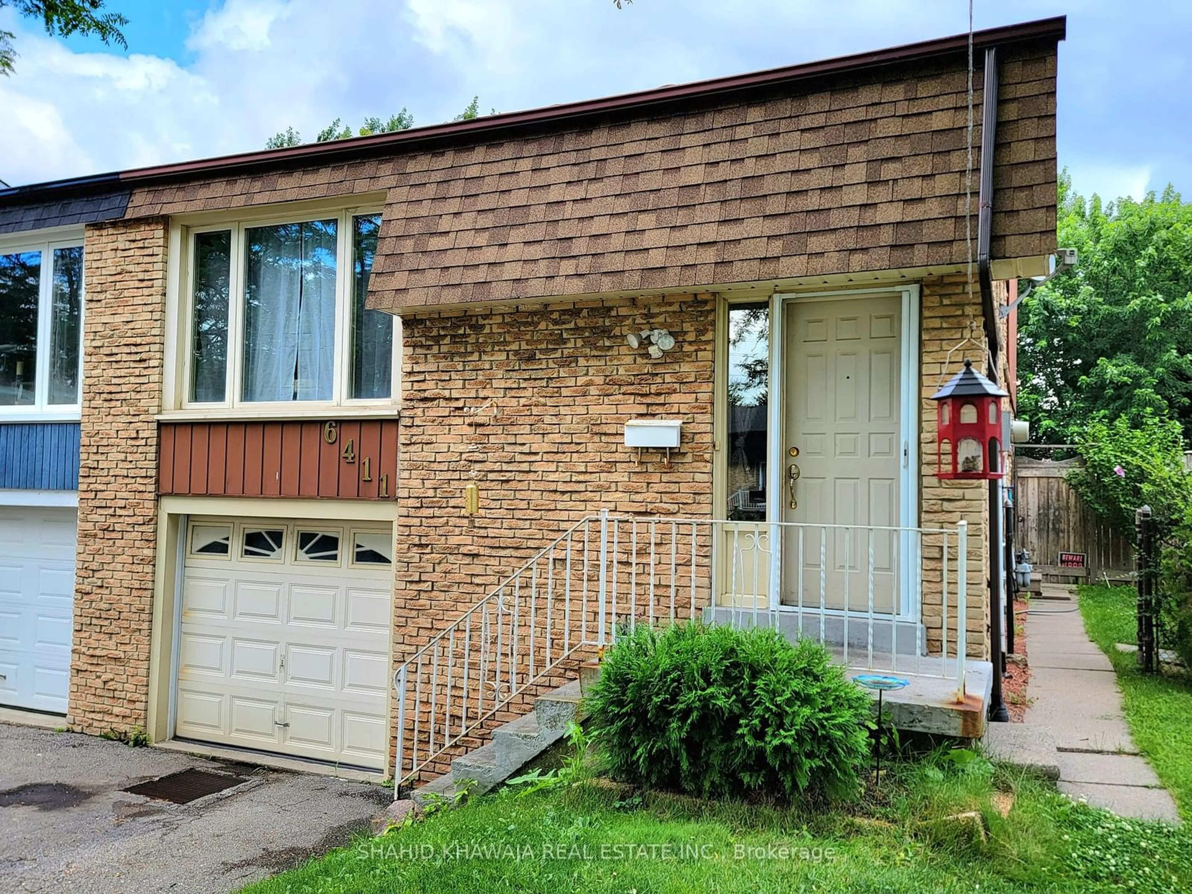 A pic from exterior of the house or condo for 6411 Chaumont Cres, Mississauga Ontario L5N 2M7
