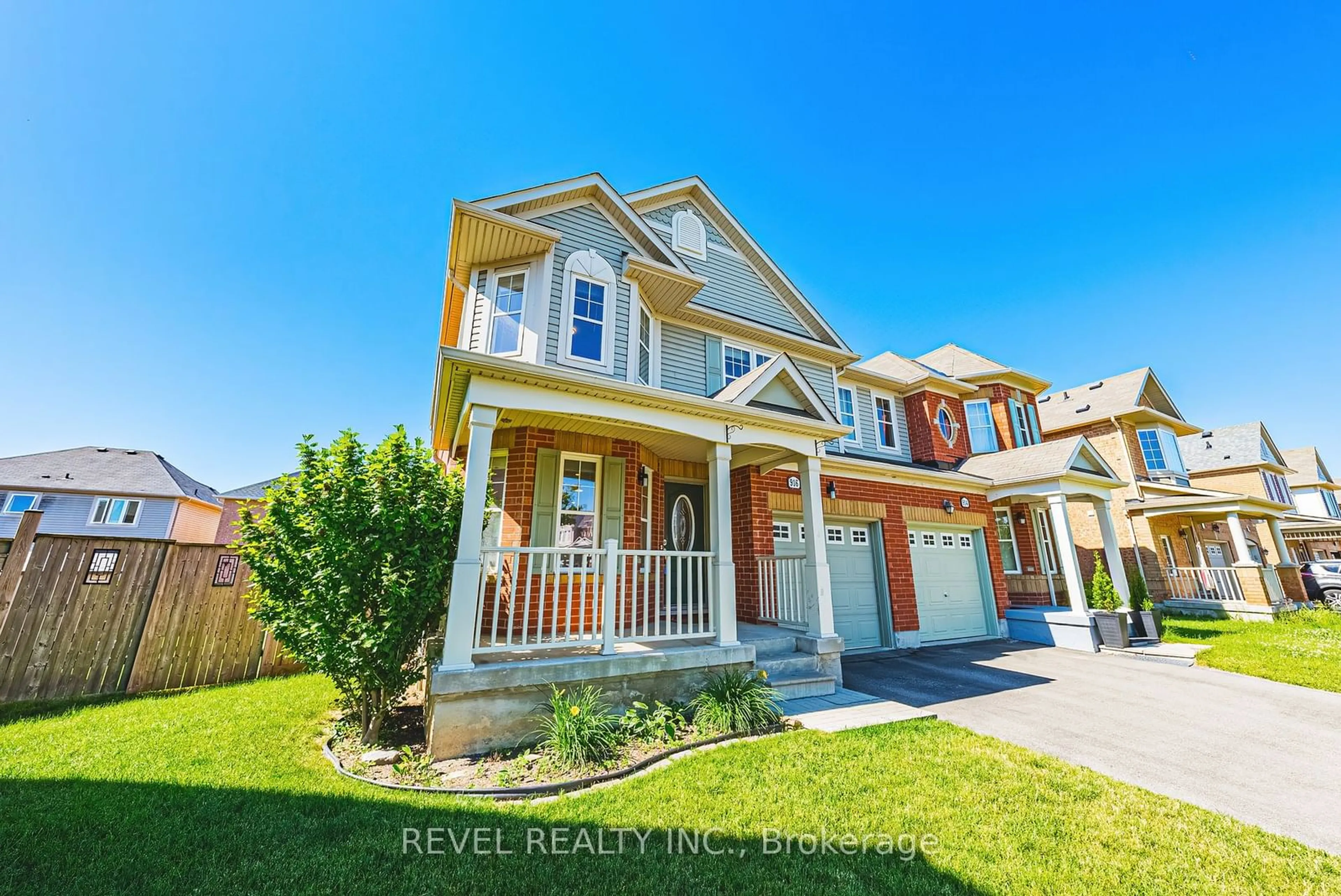 Frontside or backside of a home for 916 Raftis Cres, Milton Ontario L9T 6Z2