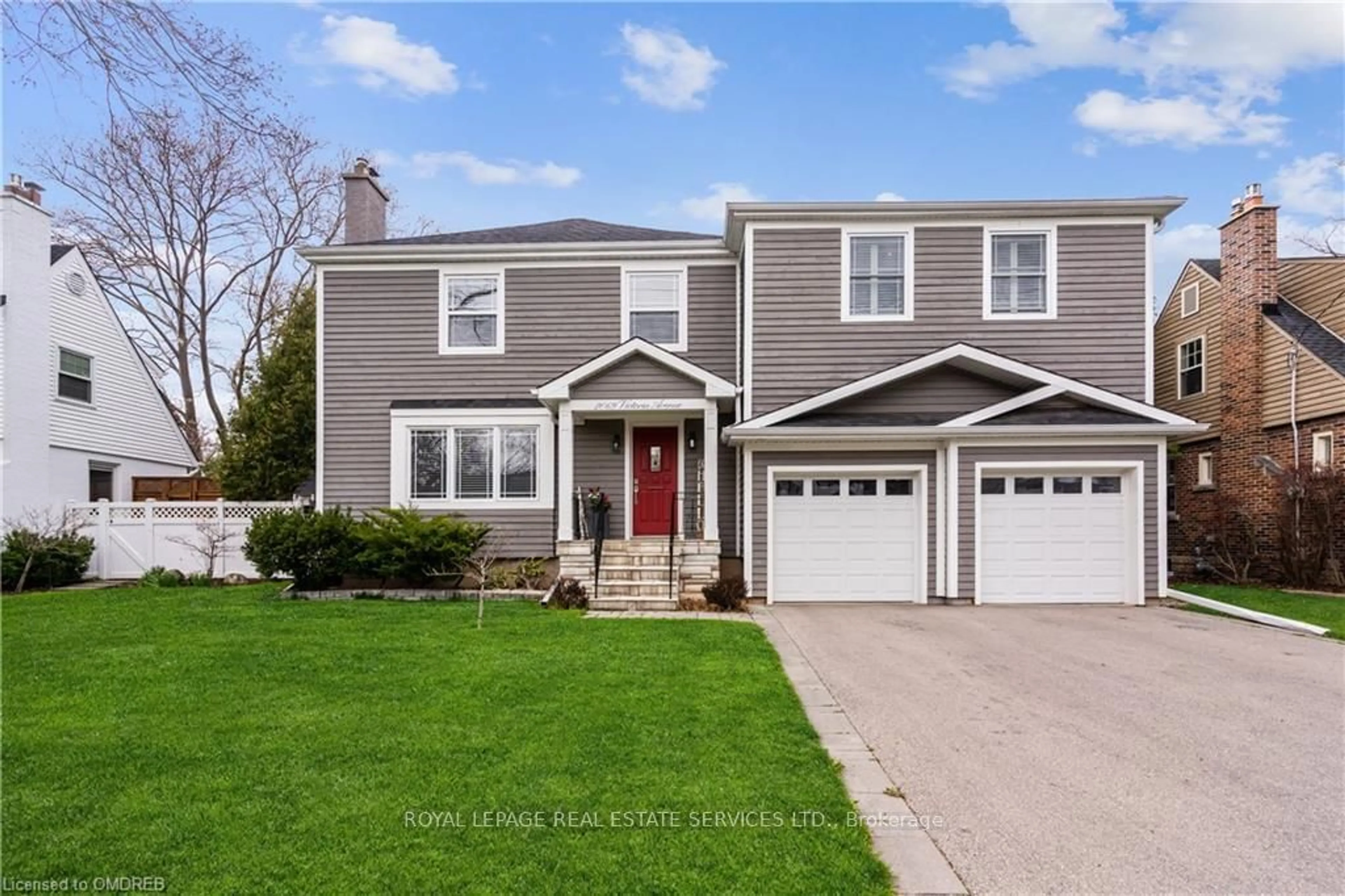 Frontside or backside of a home, cottage for 2069 Victoria Ave, Burlington Ontario L7R 1R5