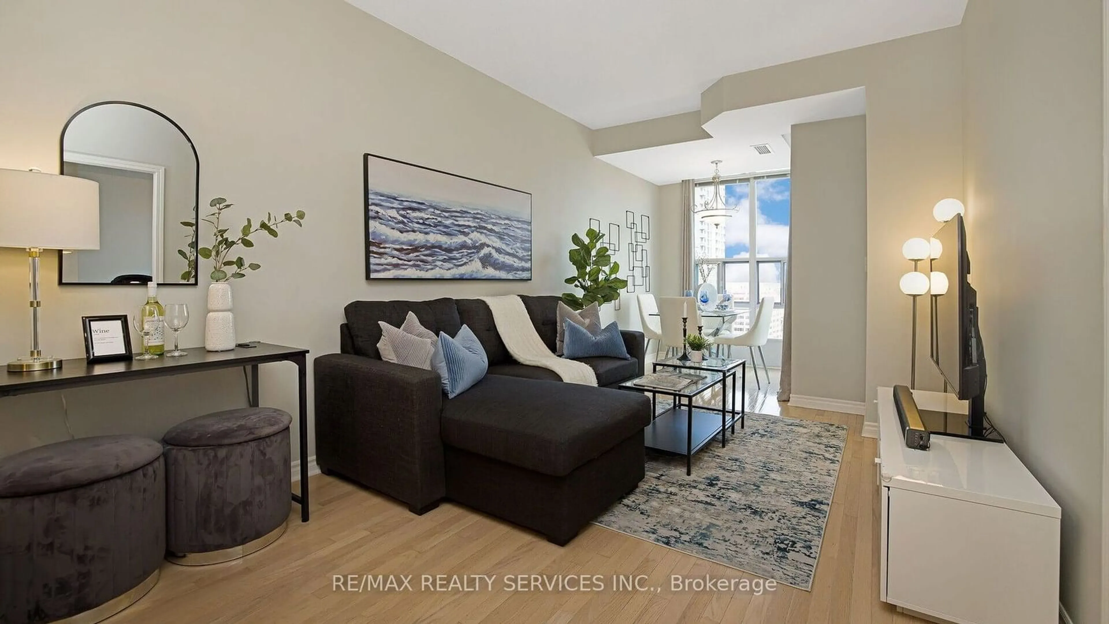 Living room for 33 Elm Dr #2208, Mississauga Ontario L5B 4M2