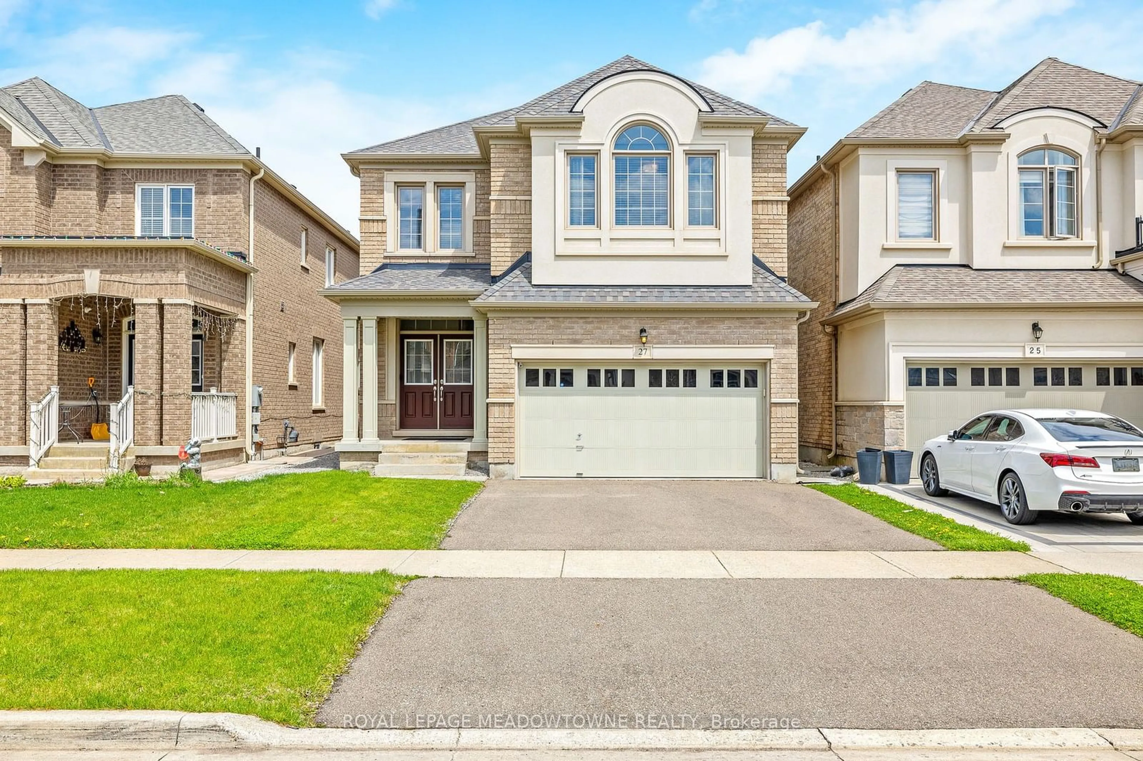 Frontside or backside of a home for 27 Gruenwald Gate, Brampton Ontario L6Y 6C3