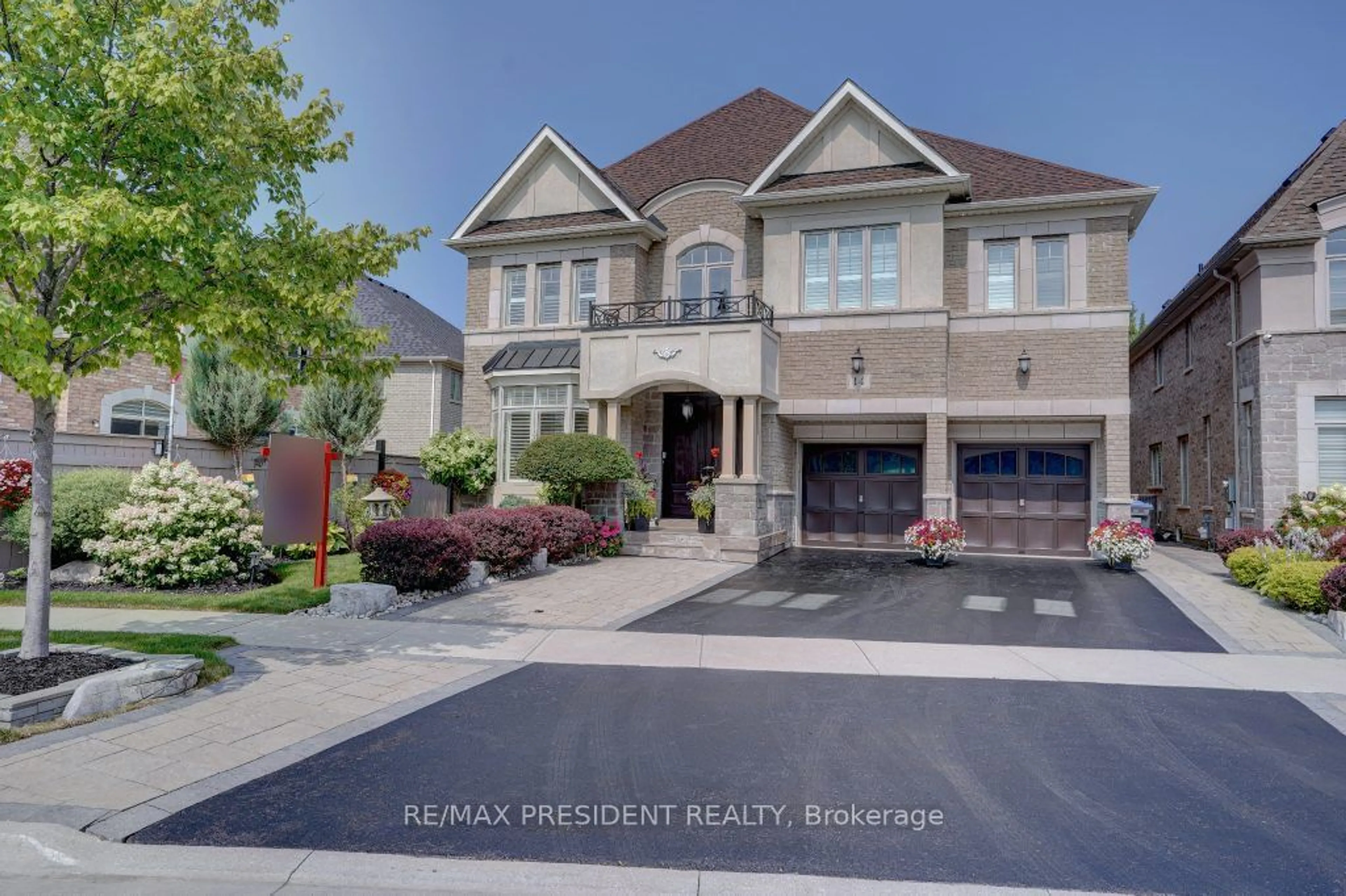 Frontside or backside of a home for 14 Burlwood Rd, Brampton Ontario L6P 4E9