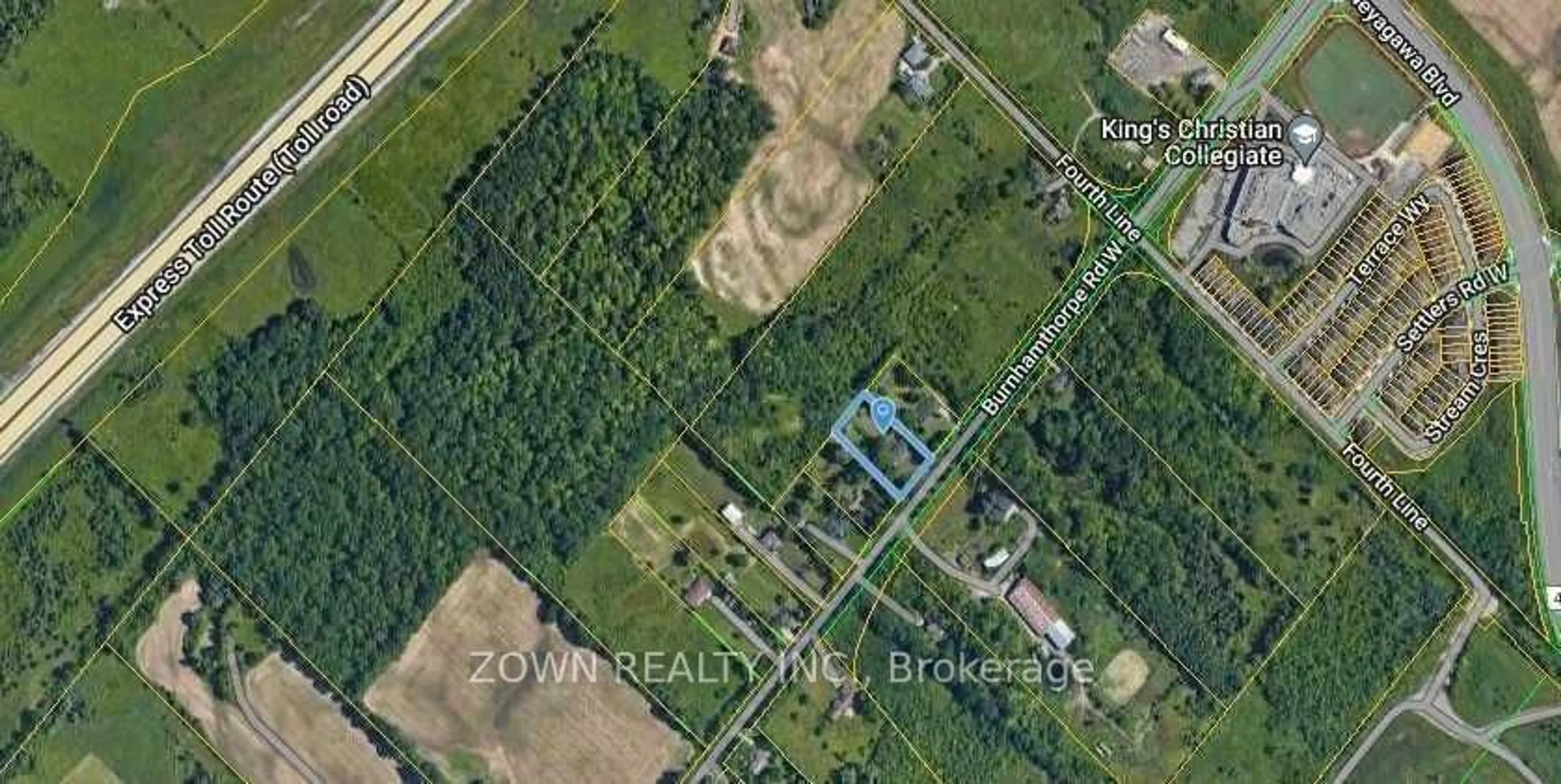 Fenced yard for 1075 Burnhamthorpe Rd, Oakville Ontario L6M 4K9