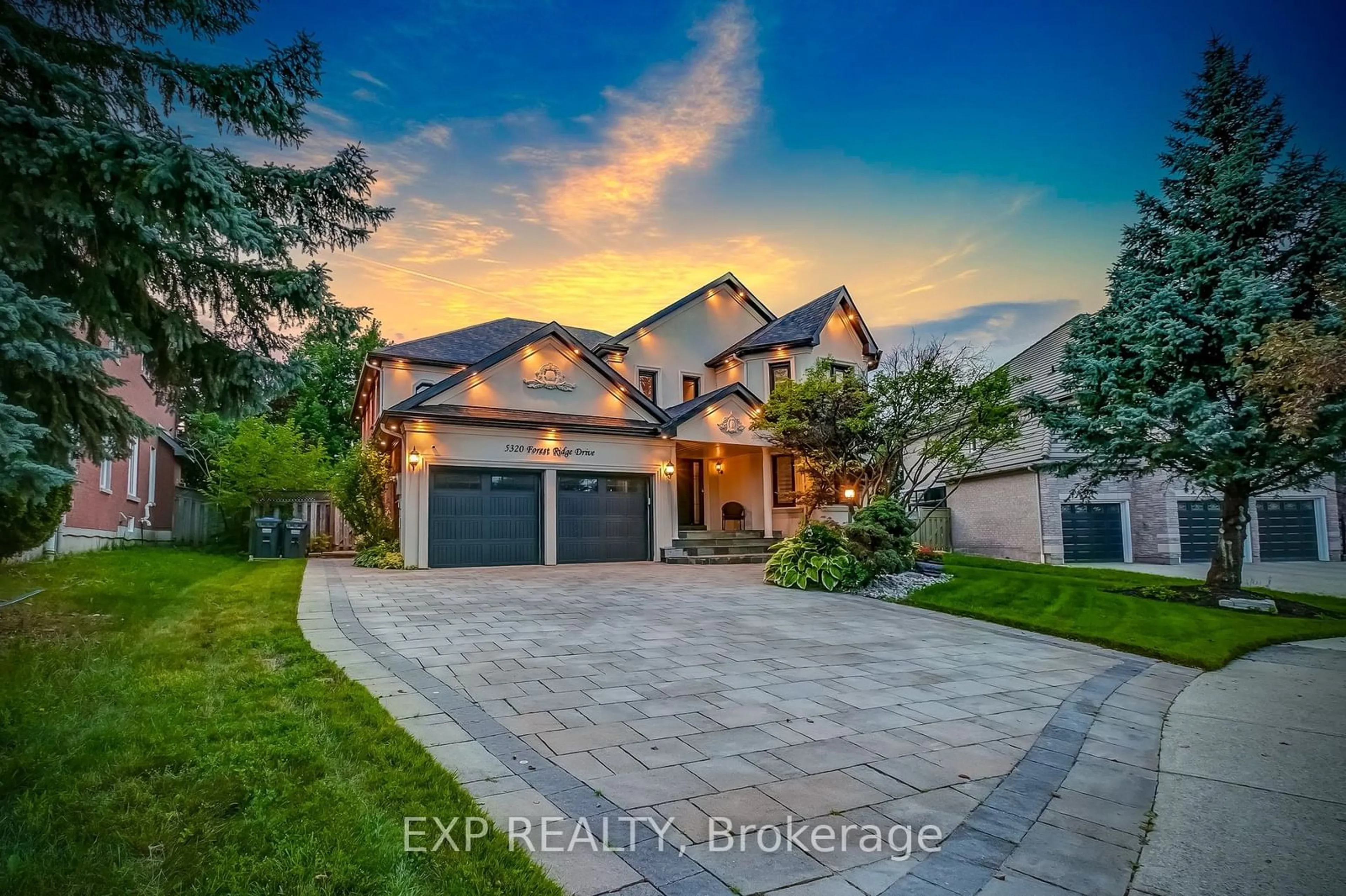 Frontside or backside of a home for 5320 Forest Ridge Dr, Mississauga Ontario L5M 5B4