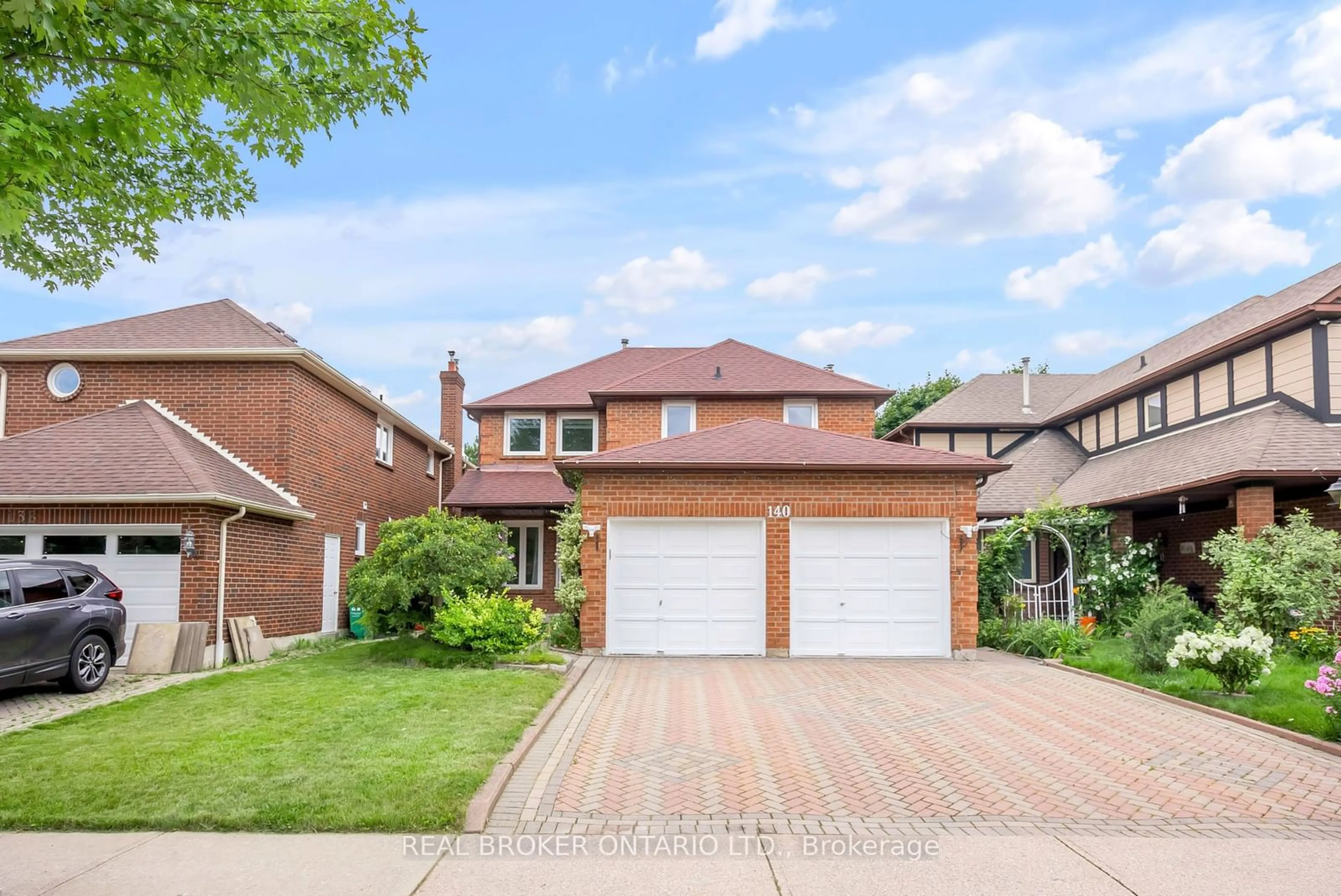 Frontside or backside of a home for 140 Lord Simcoe Dr, Brampton Ontario L6S 5H3