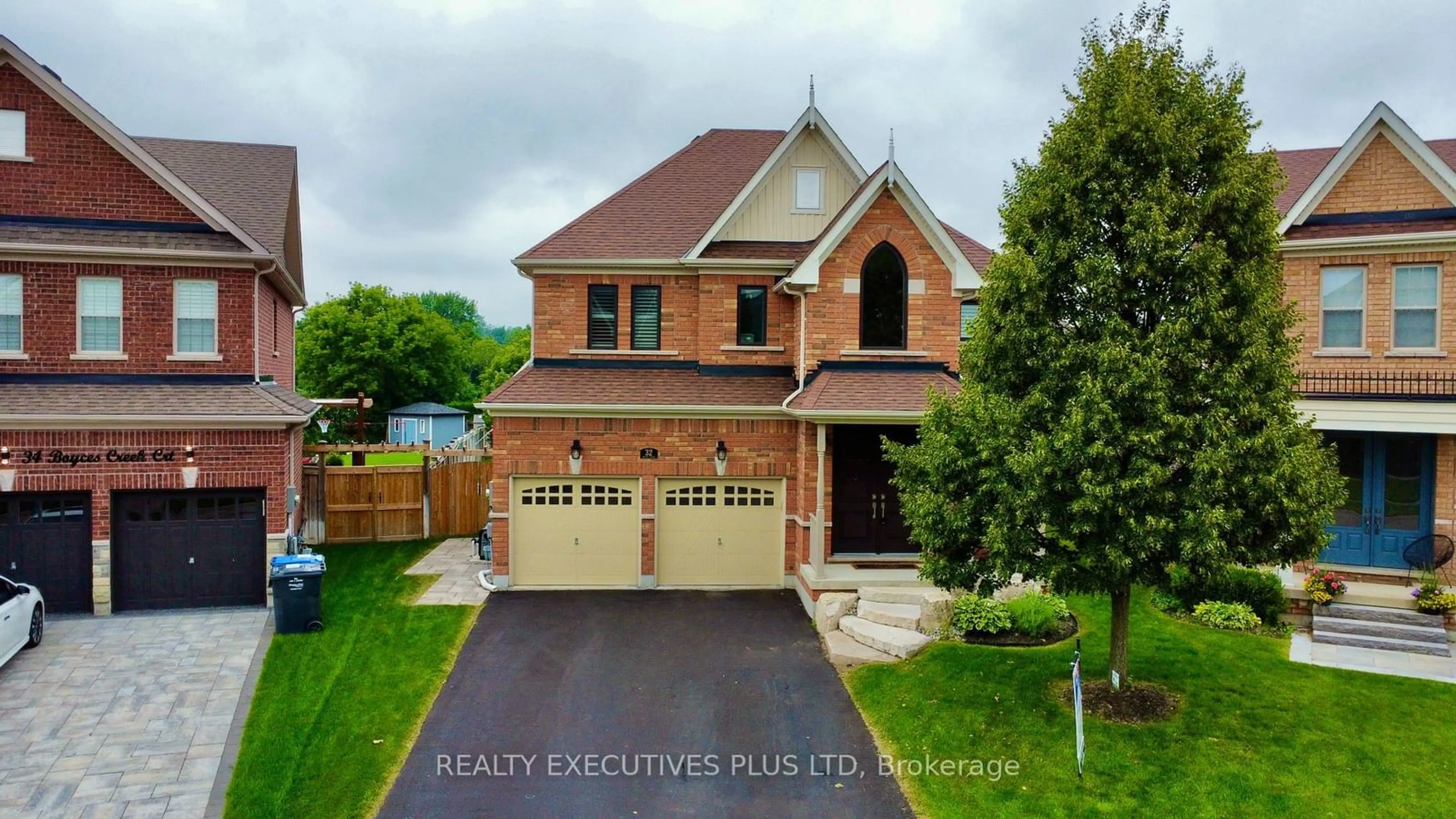 Home with brick exterior material for 32 Boyces Creek Crt, Caledon Ontario L7C 3S2