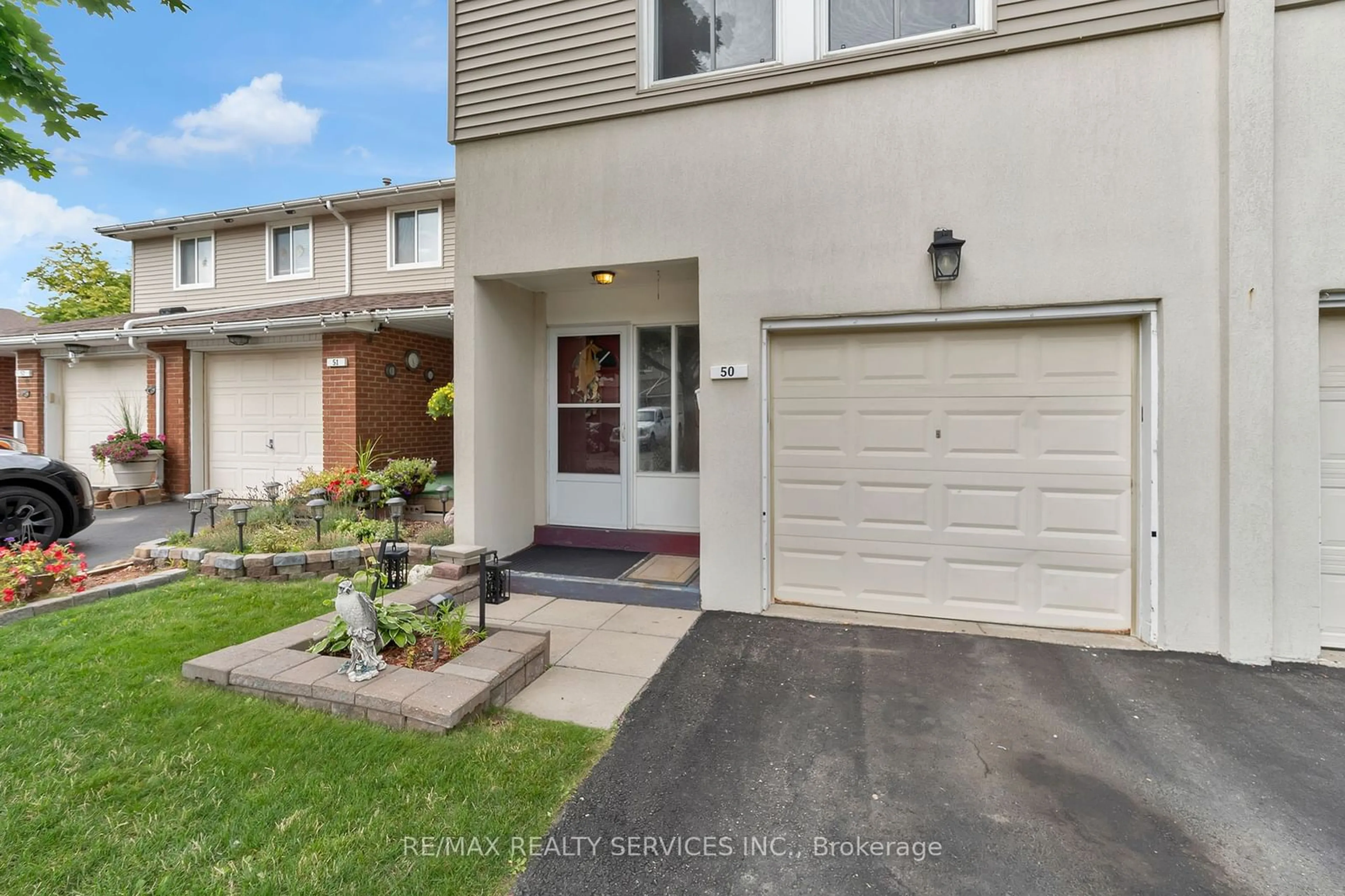 A pic from exterior of the house or condo for 50 Carisbrooke Crt #50, Brampton Ontario L6S 3K1